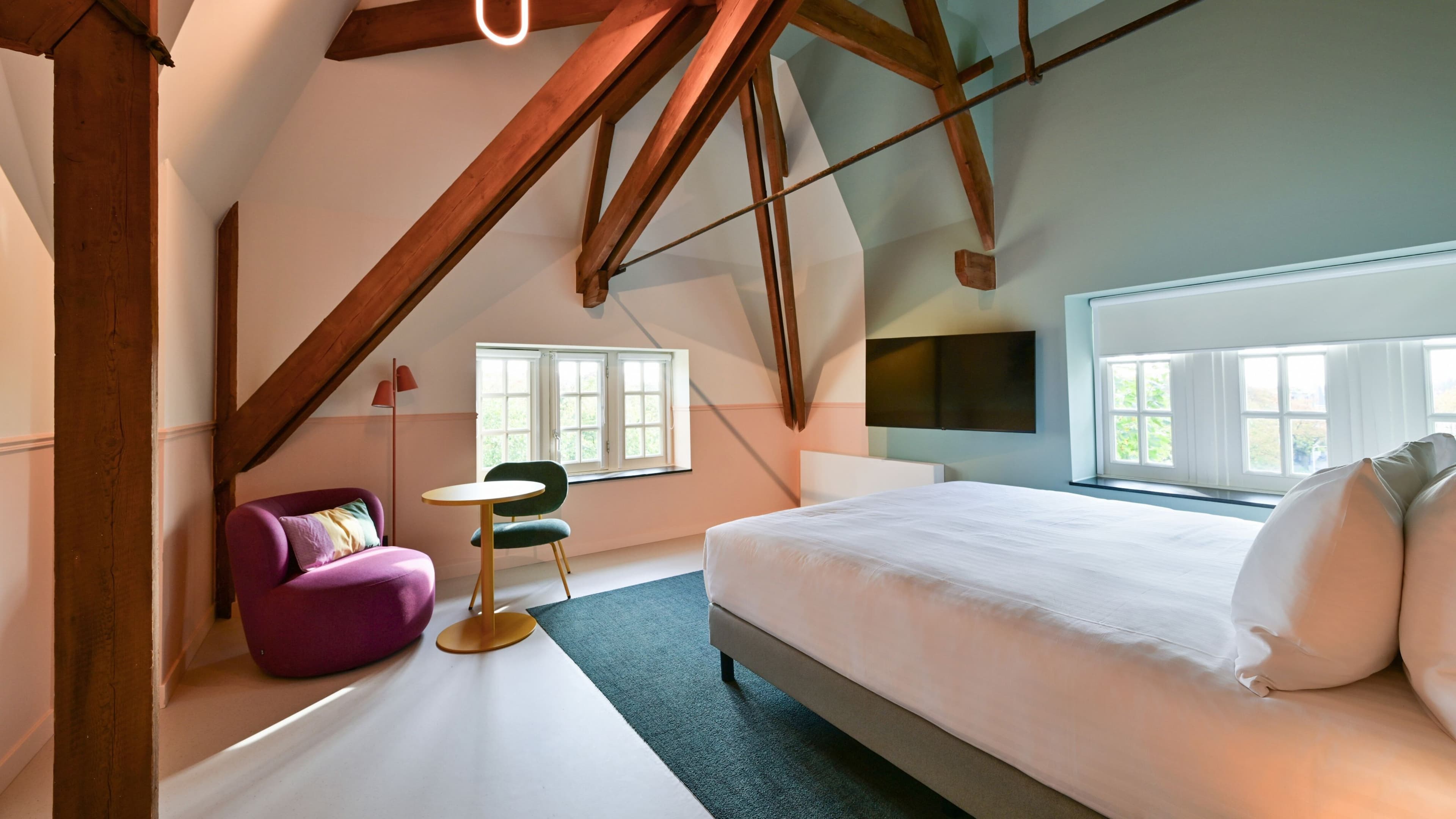 Deluxe King Room - Image 2