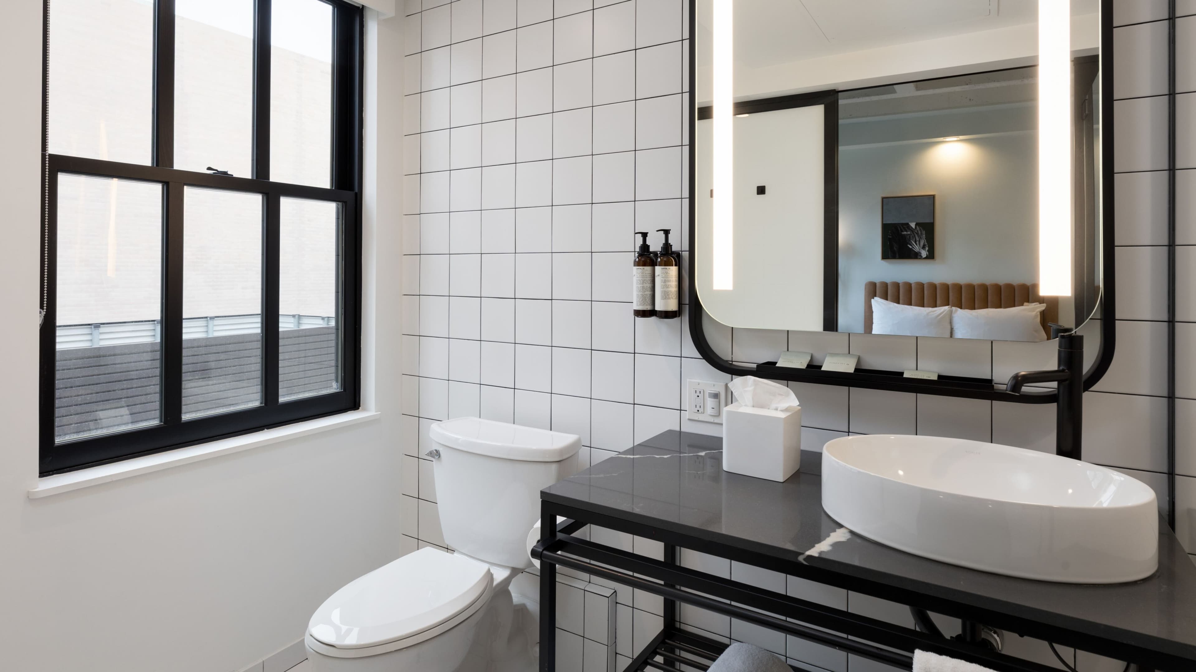 Petite Courtyard Queen - Image 3