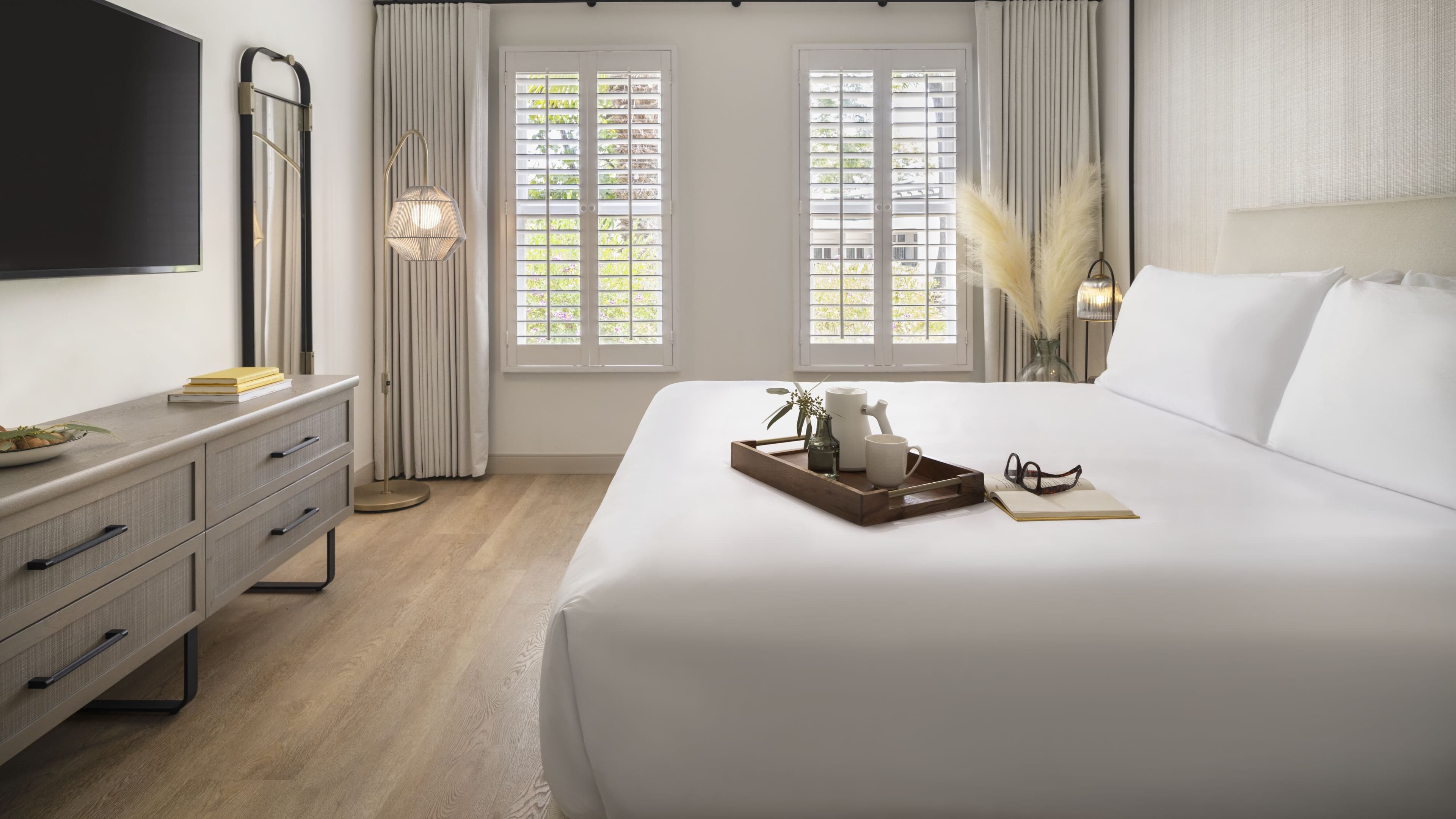 1 Bedroom Standard Suite - Image 1