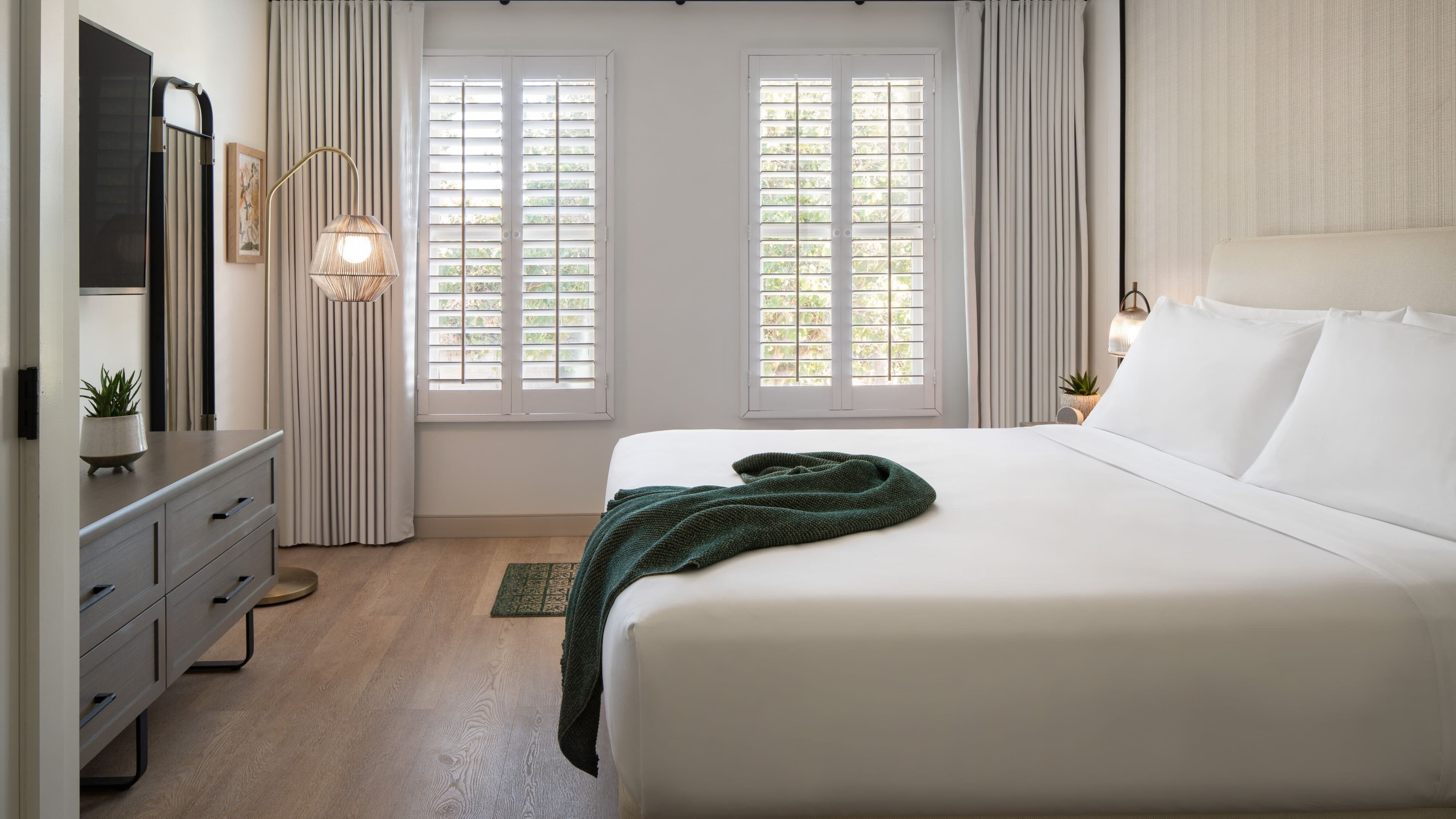 1 Bedroom Standard Suite - Image 2