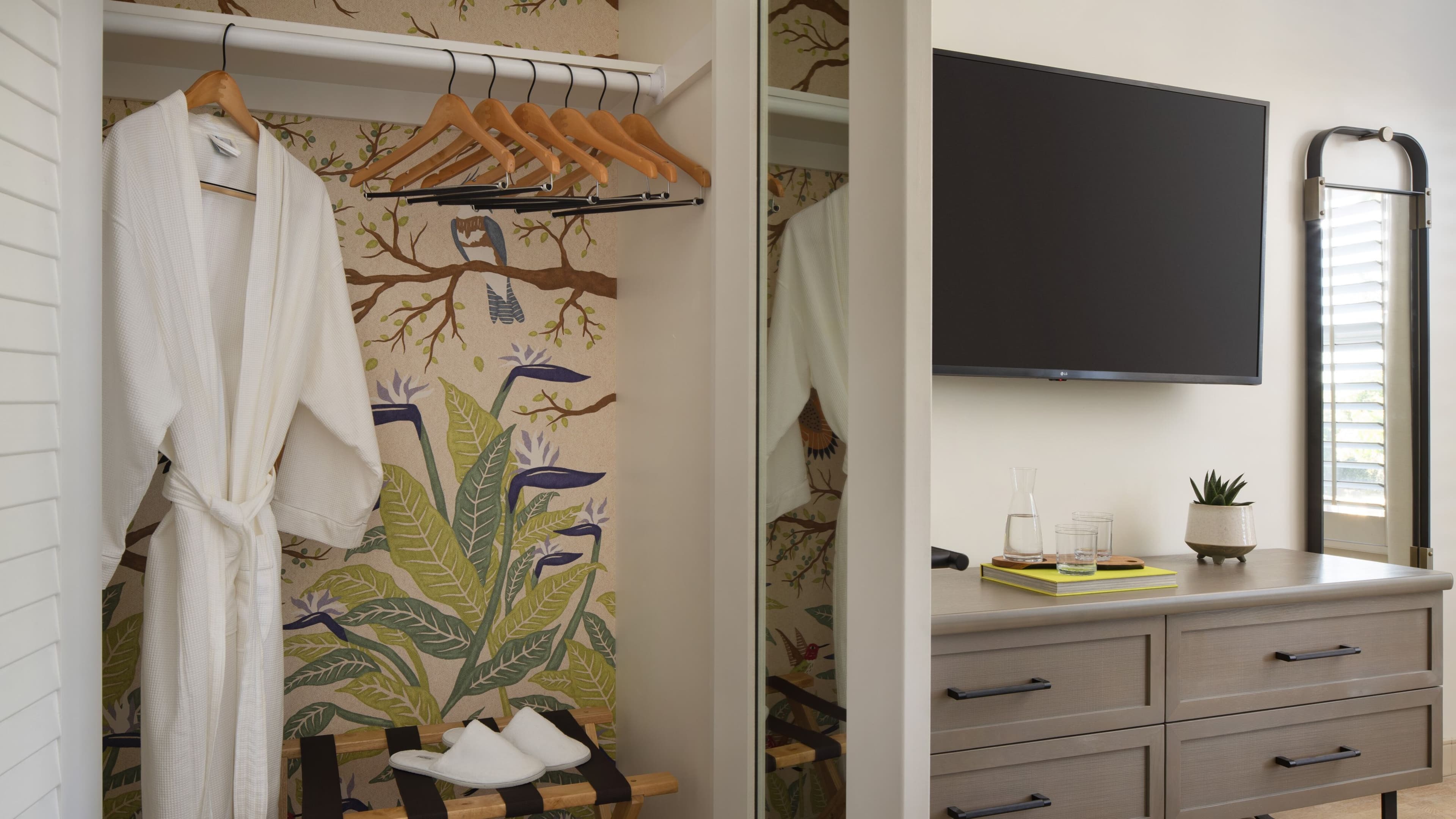 1 Bedroom Standard Suite - Image 4