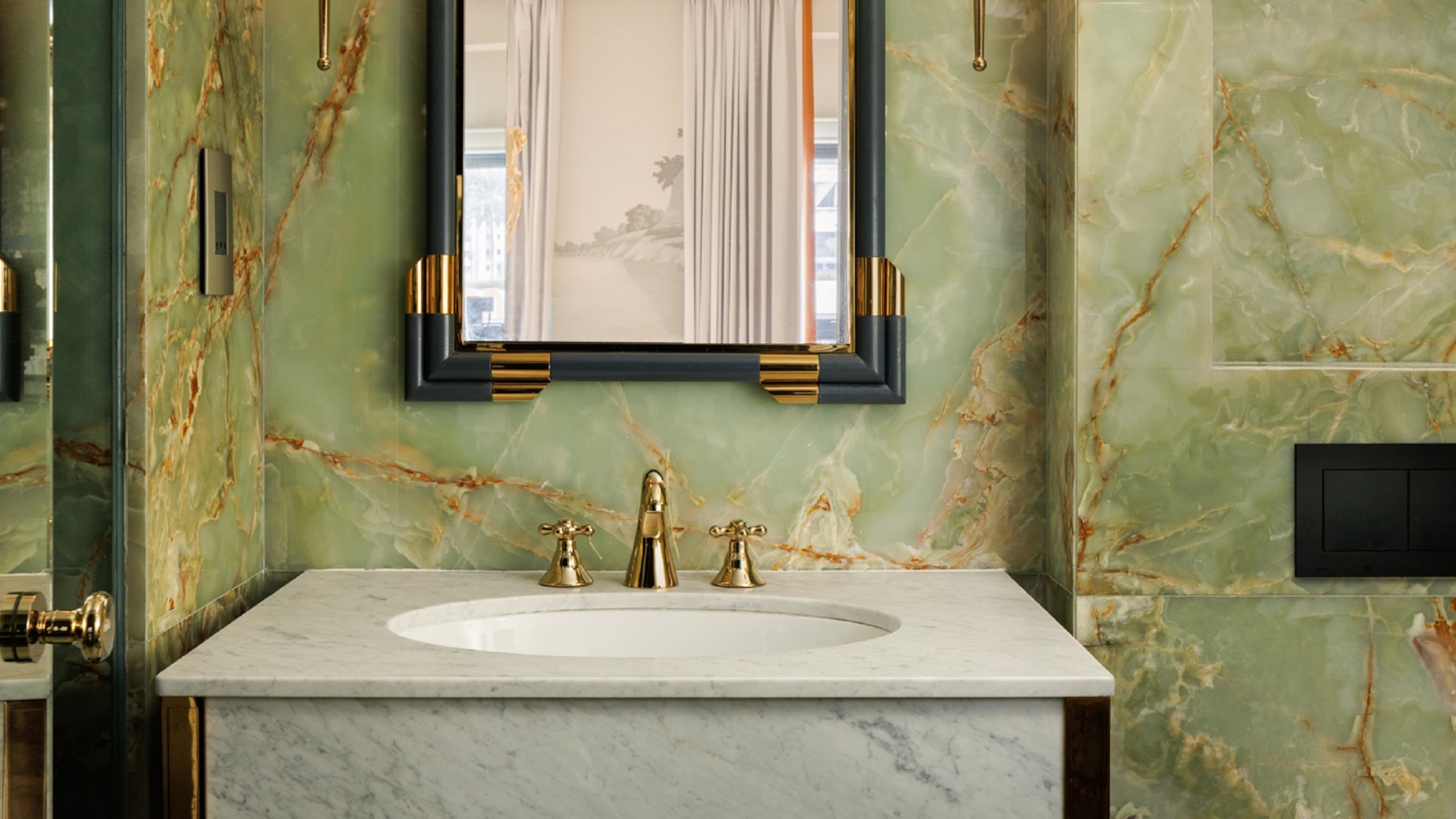 Royal Deluxe King - Image 1