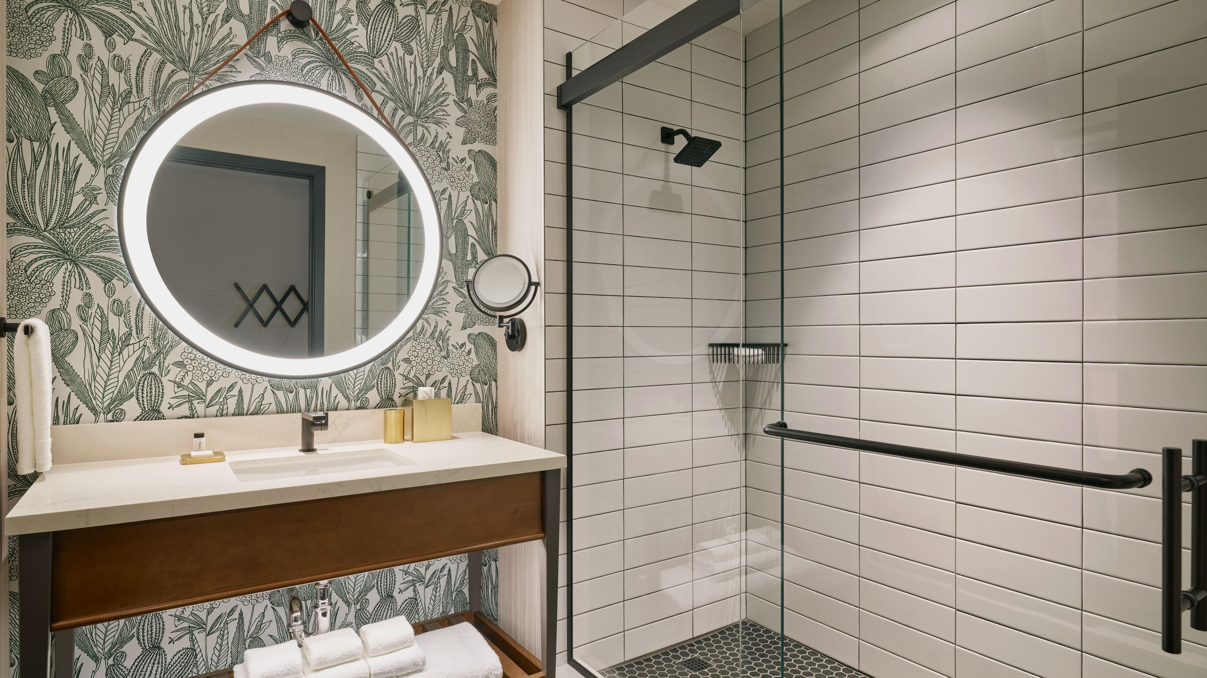 Deluxe Guest room - Image 5