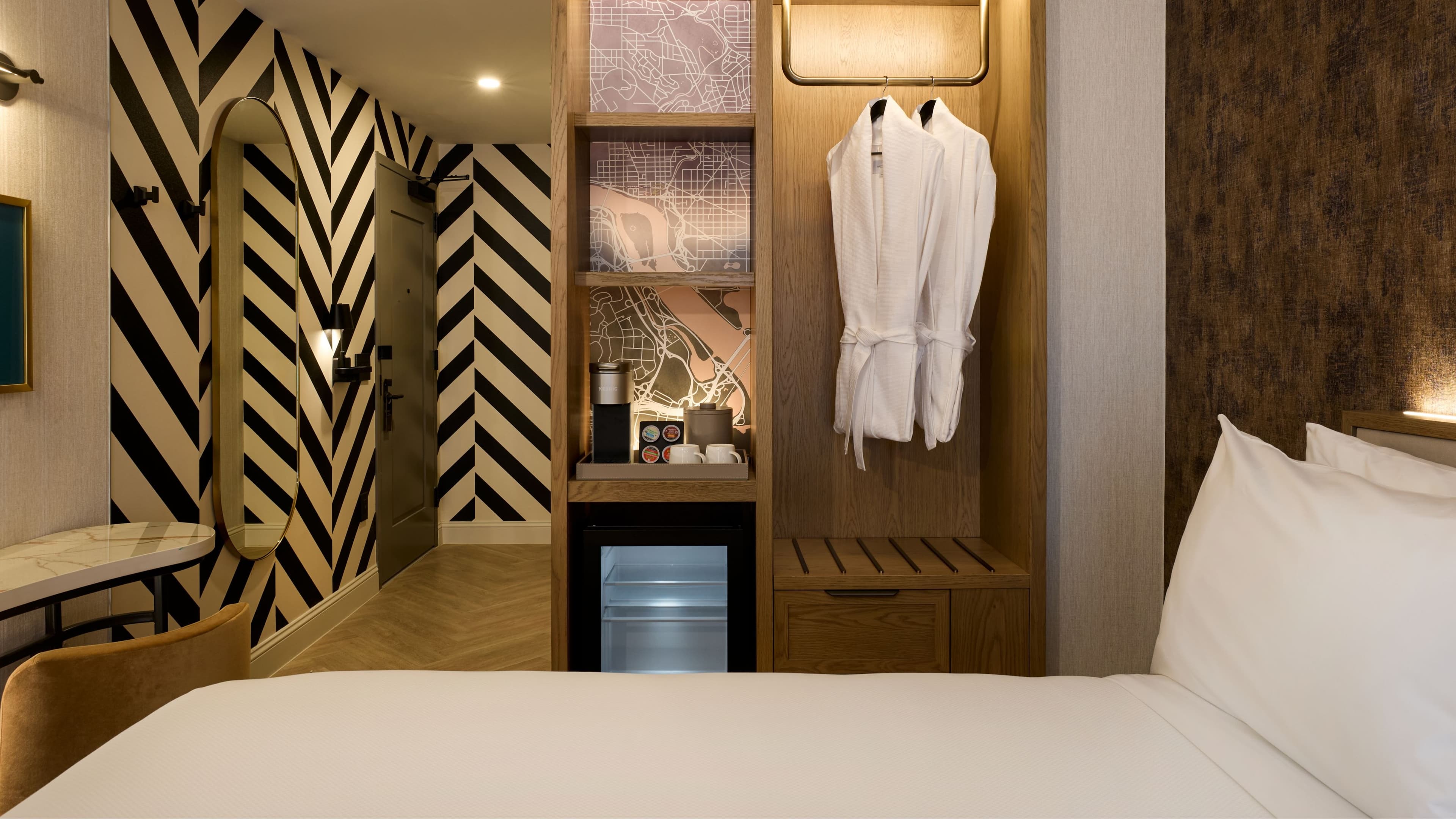 Double Queen - Image 3