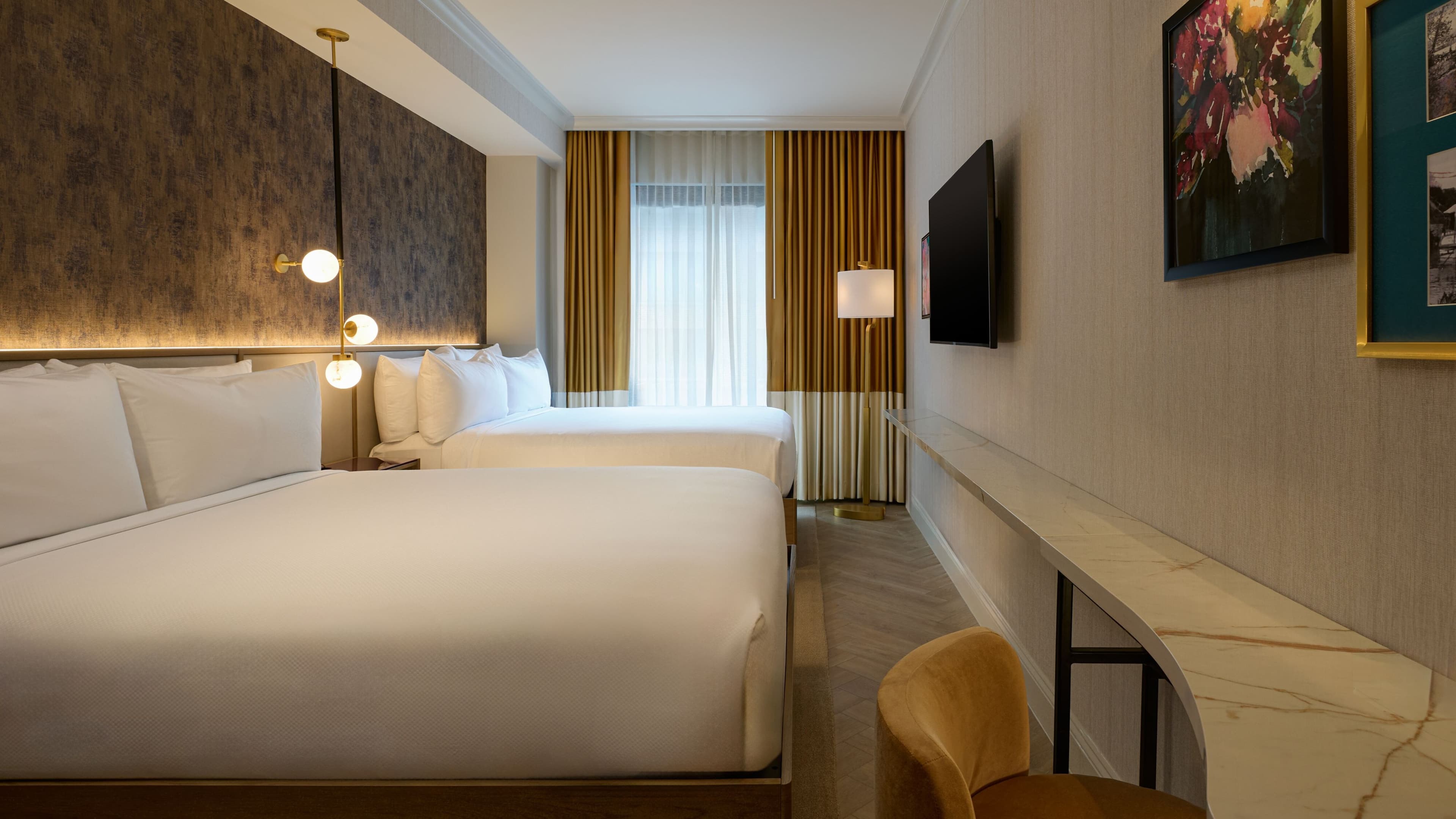 Double Queen - Image 1