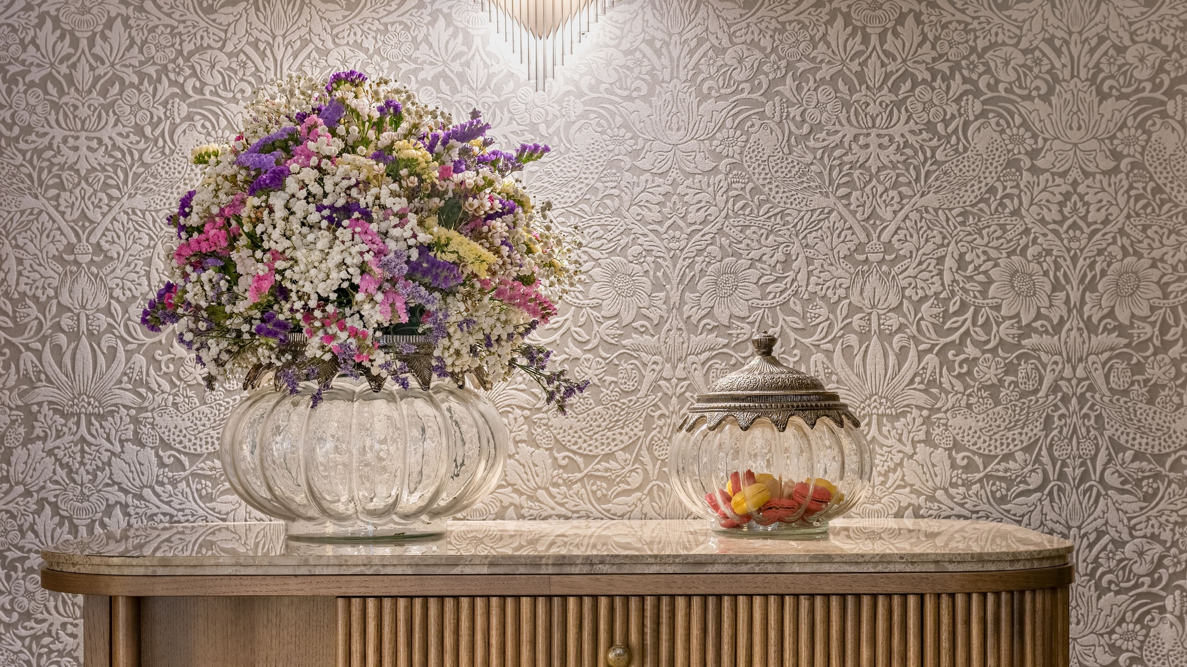 Deluxe Queen City View - Image 6