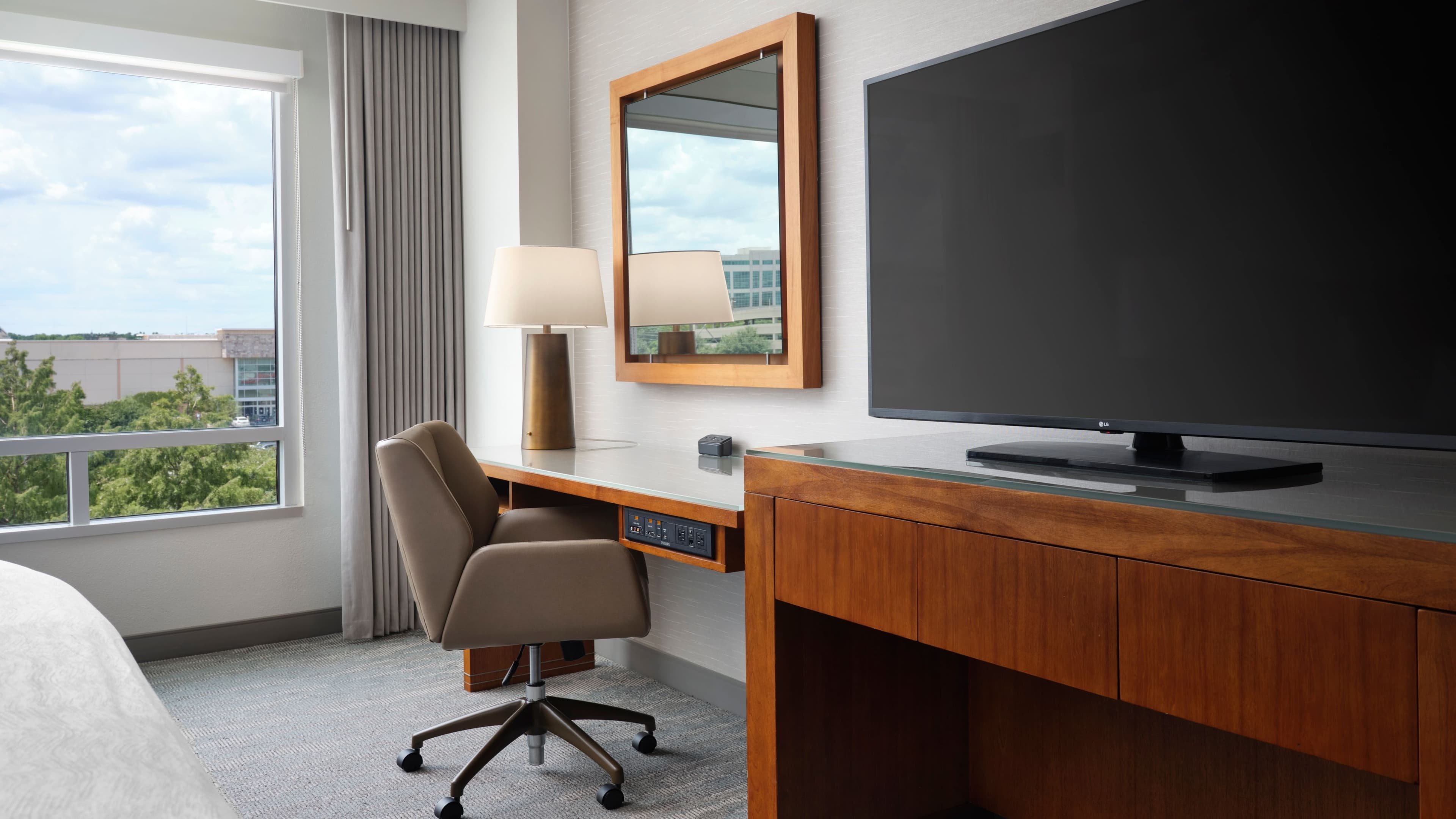 Traditional King Room - Image 4