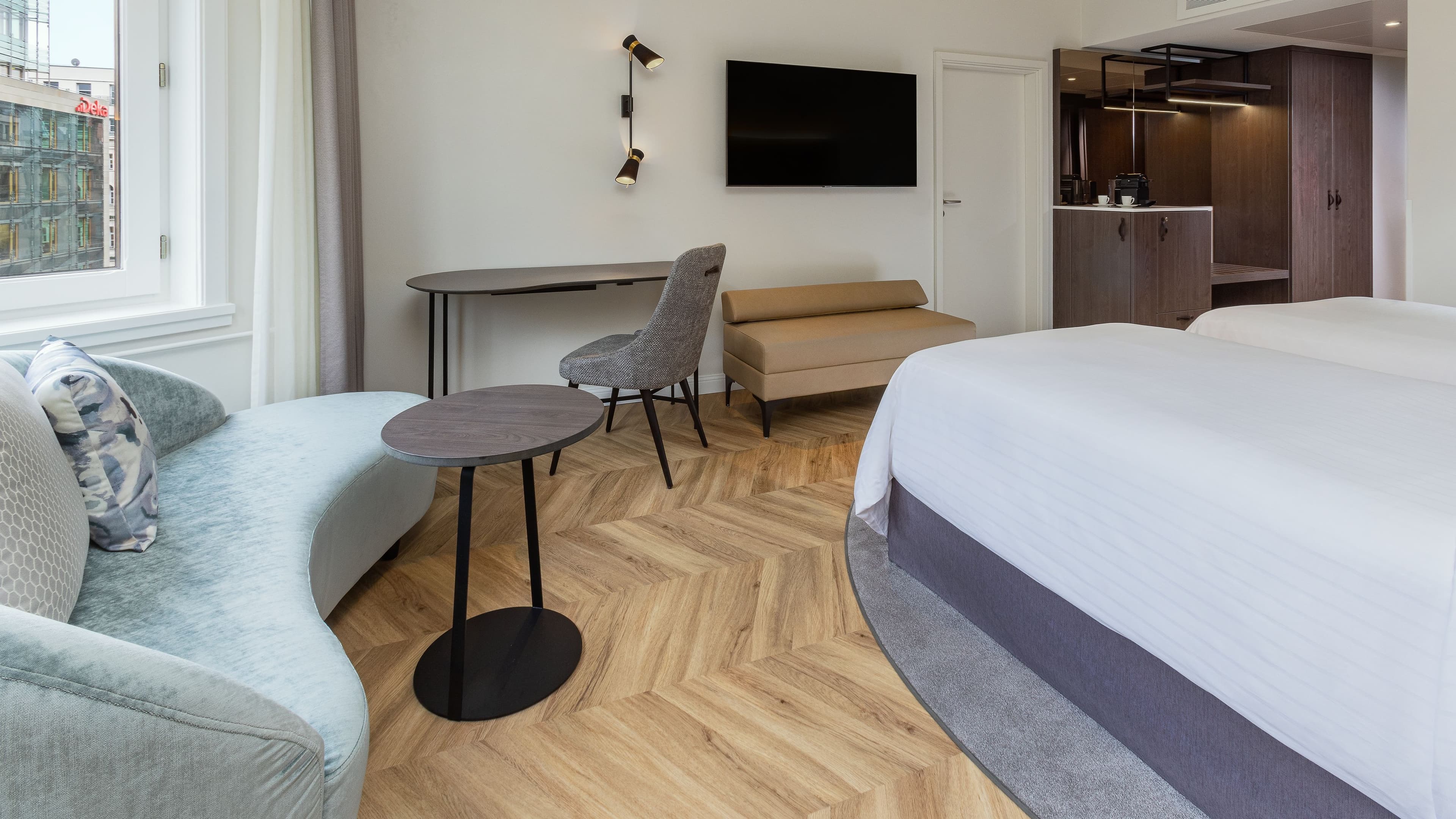 Deluxe Room - Image 2