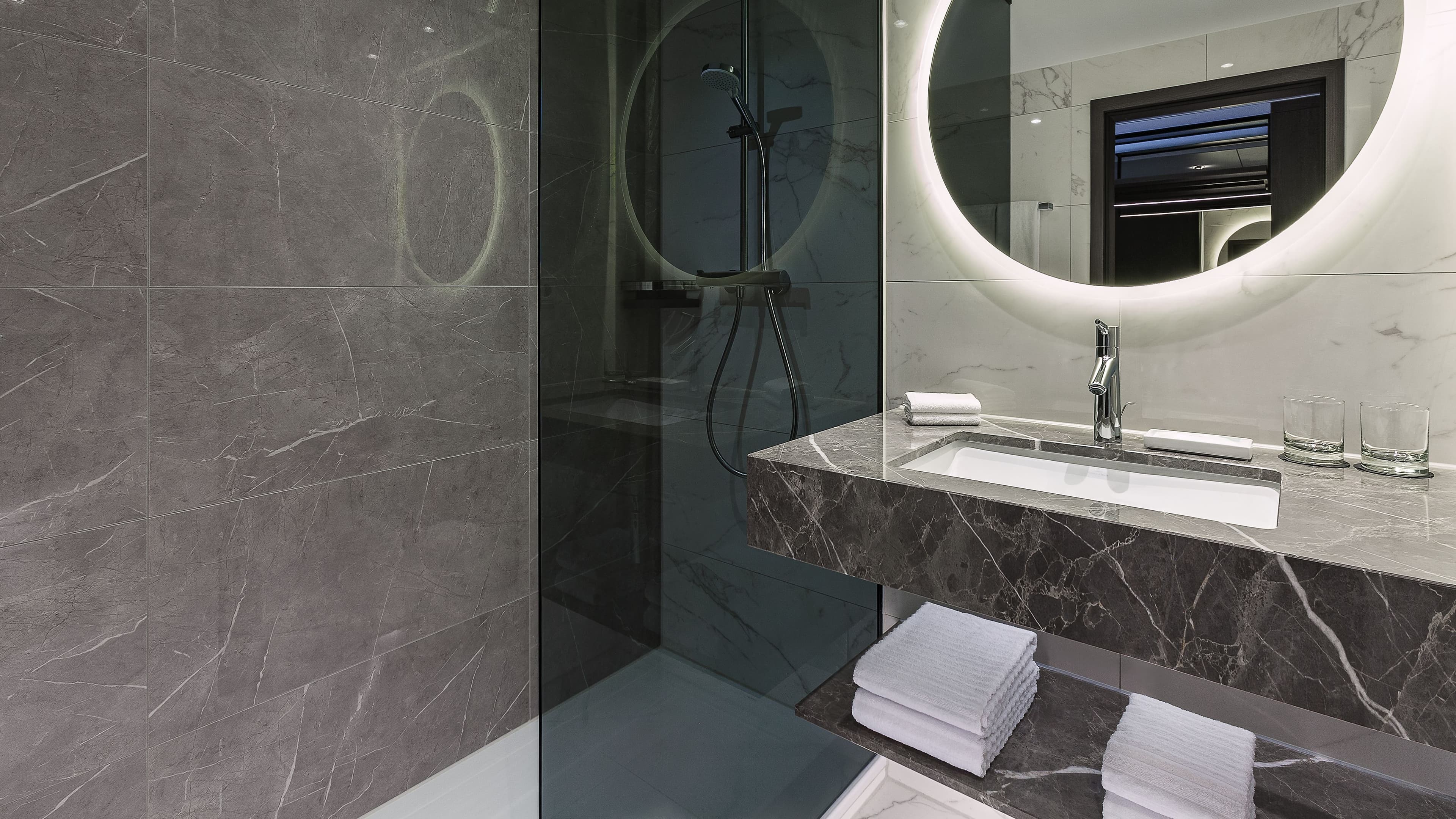 Deluxe Room - Image 5