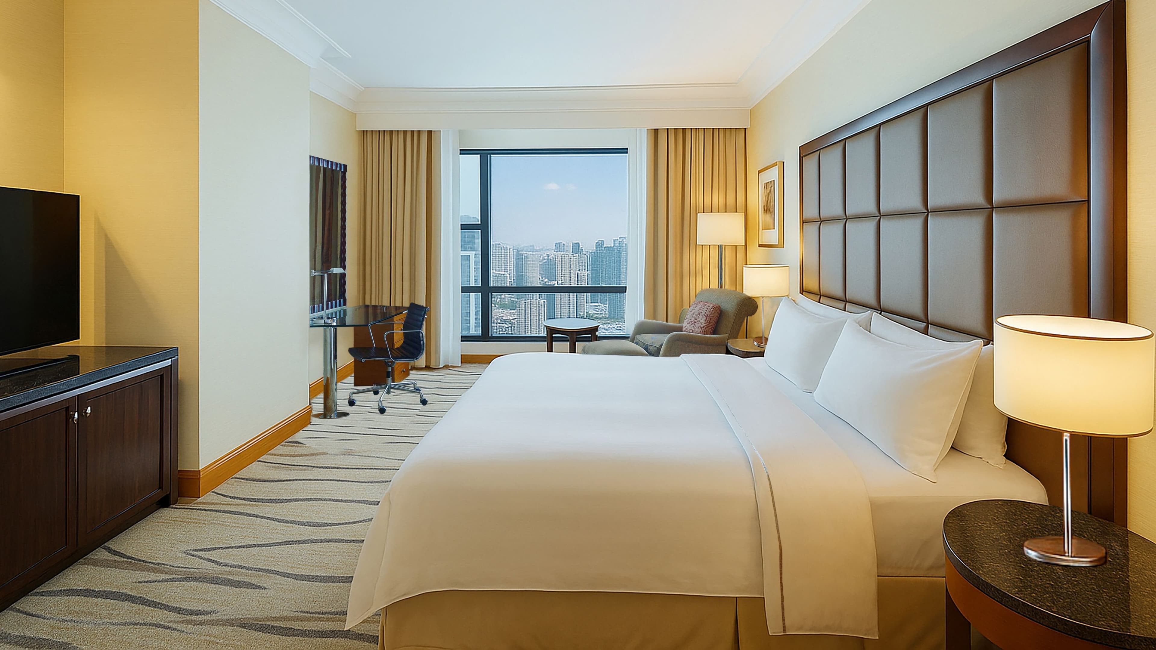 Deluxe King Room - Image 2