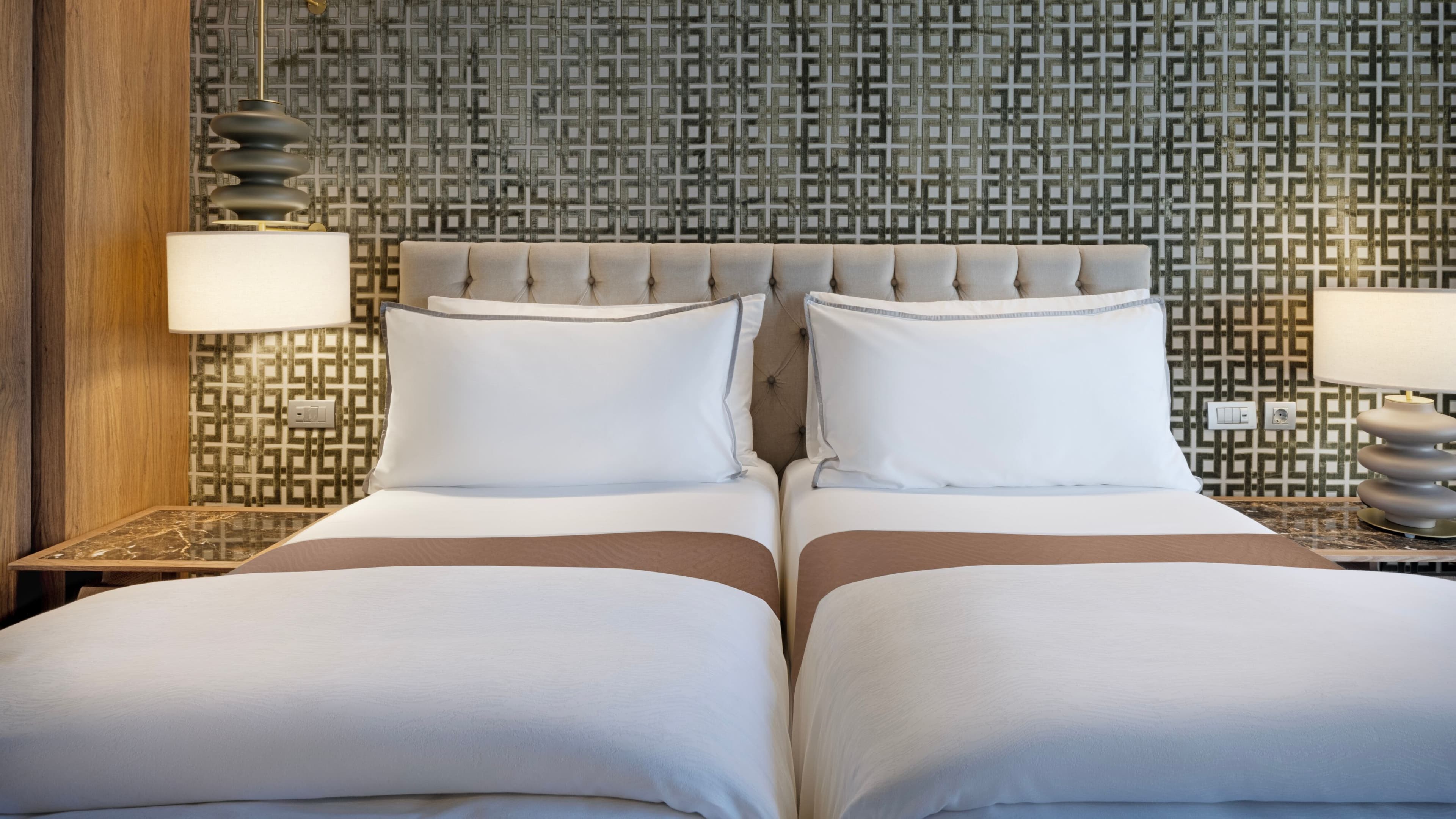 Deluxe Twin - Image 3