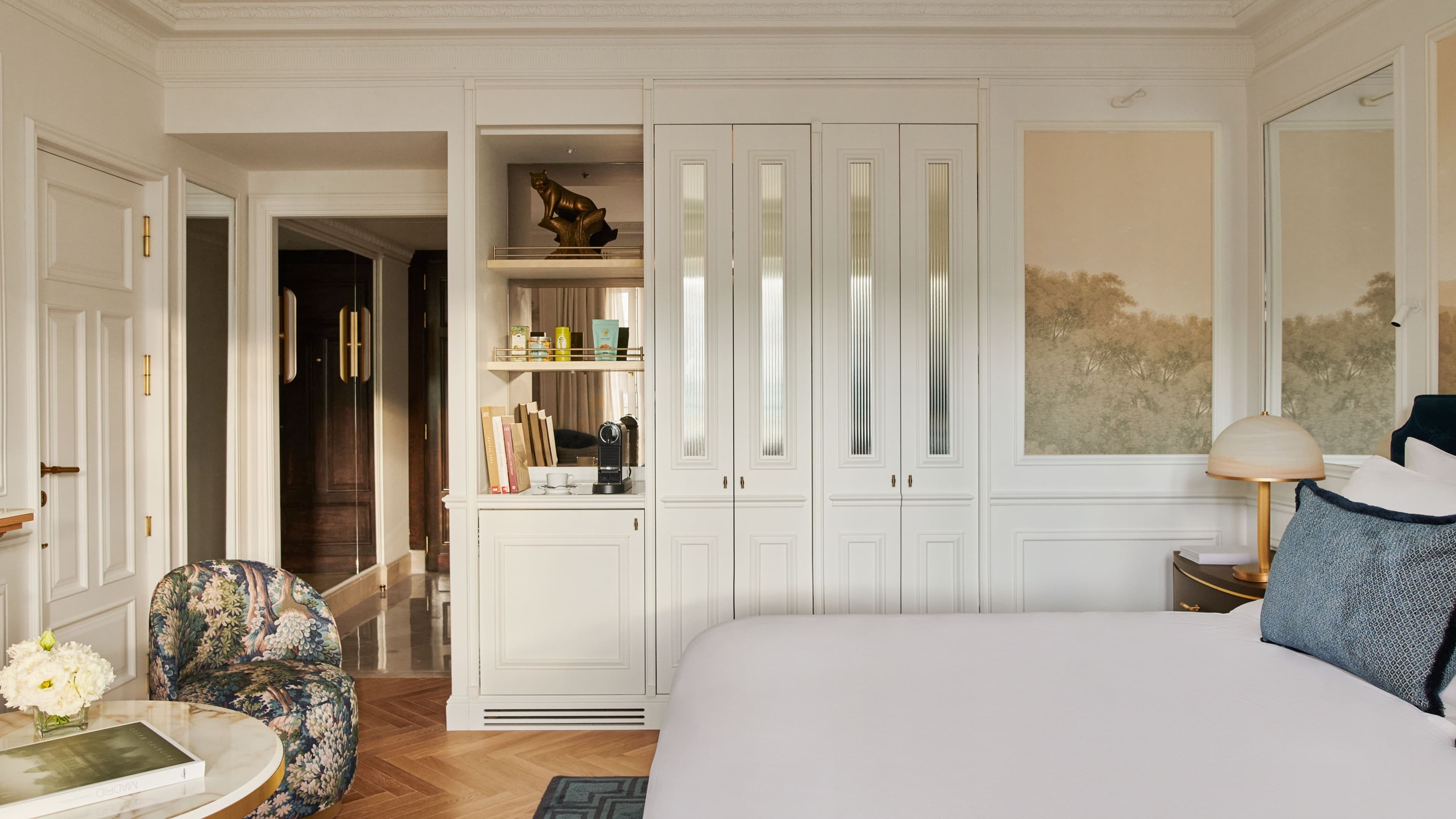 Deluxe Room - Image 2