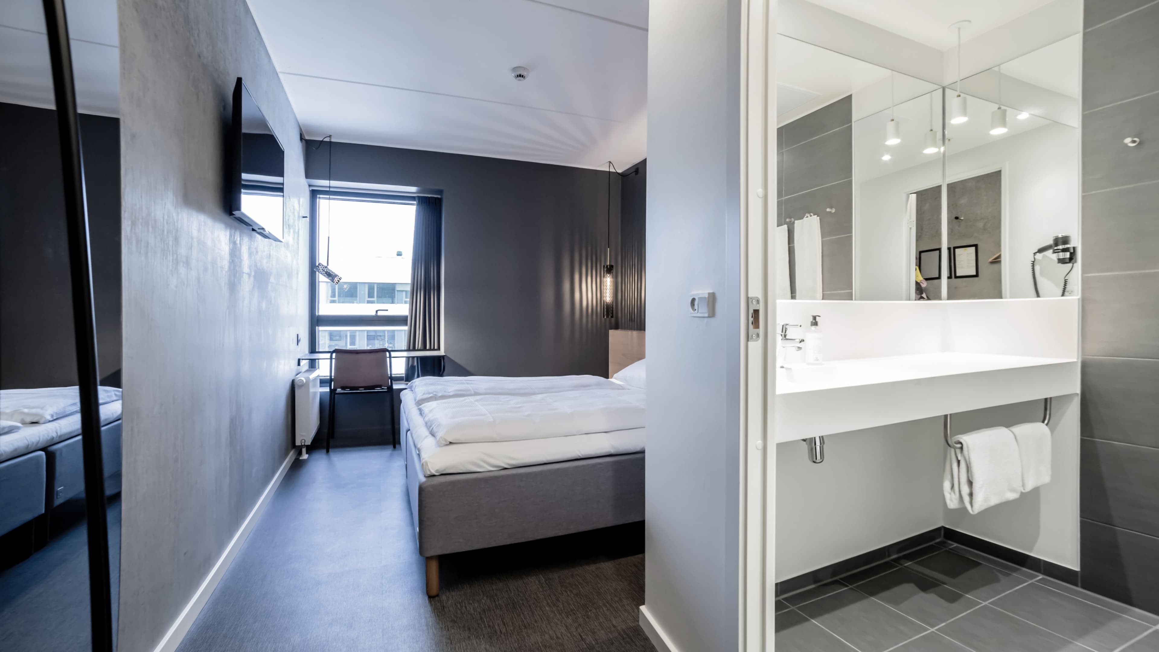 Standard Double Room - Image 5