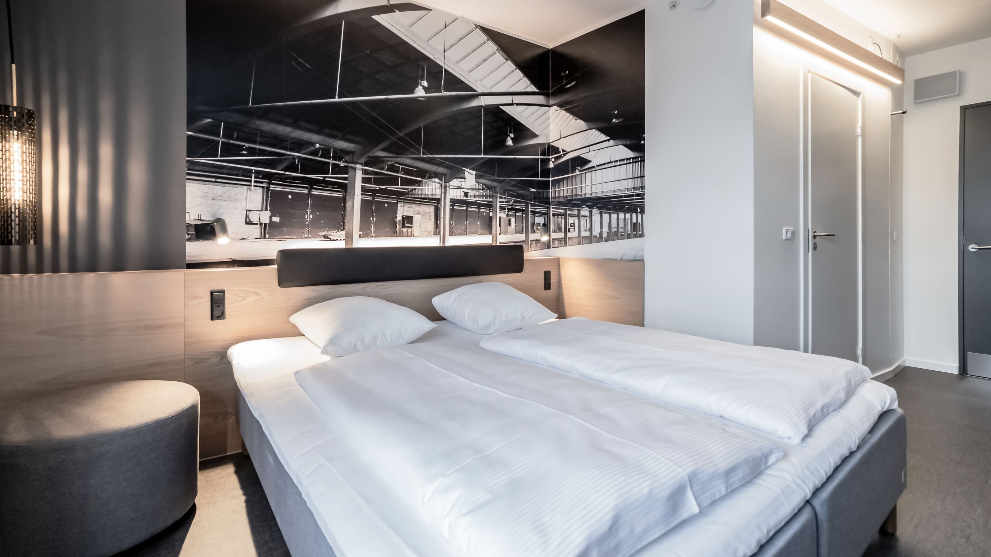 Standard Double Room - Image 4