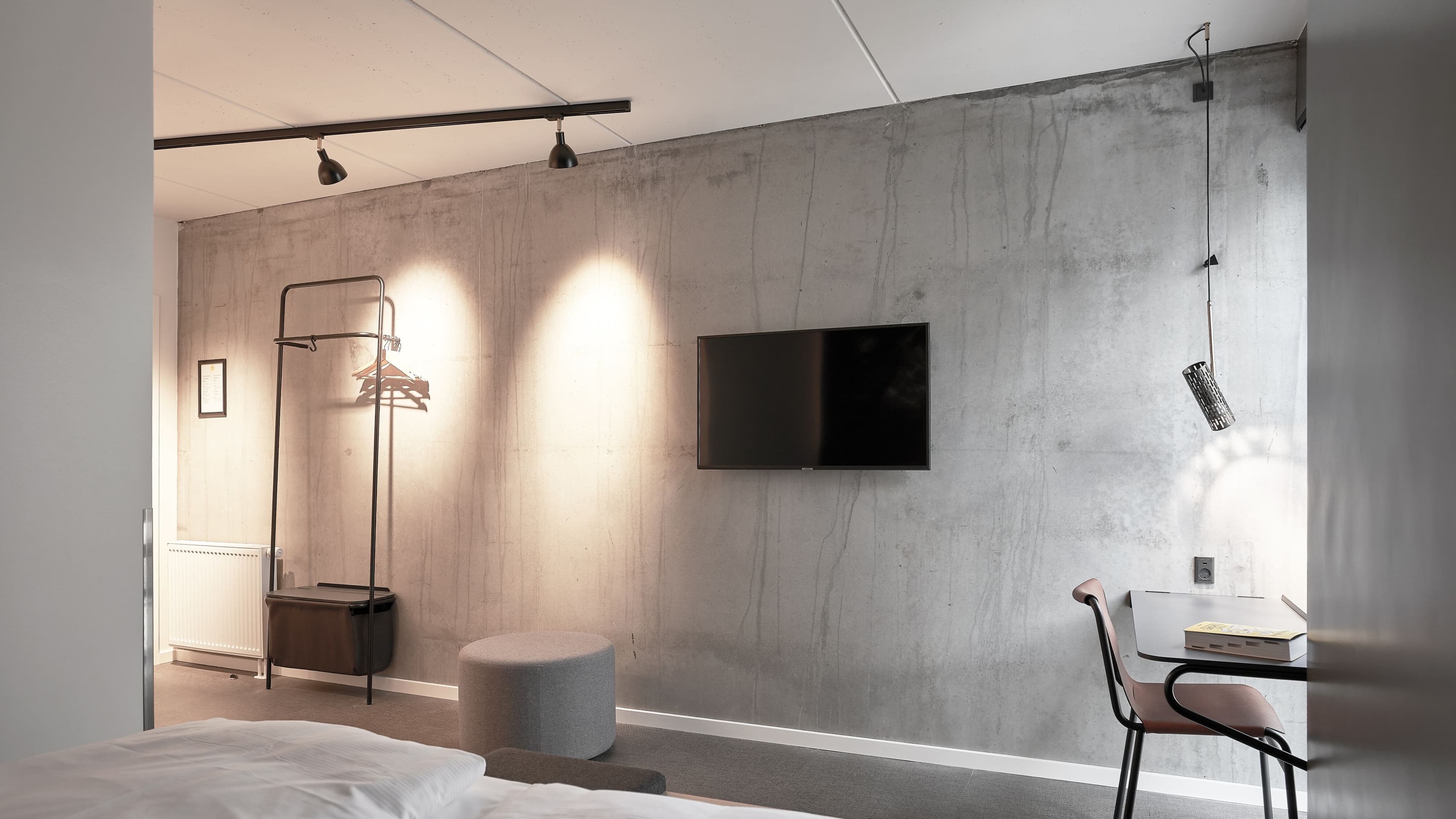 Standard Double Room - Image 3