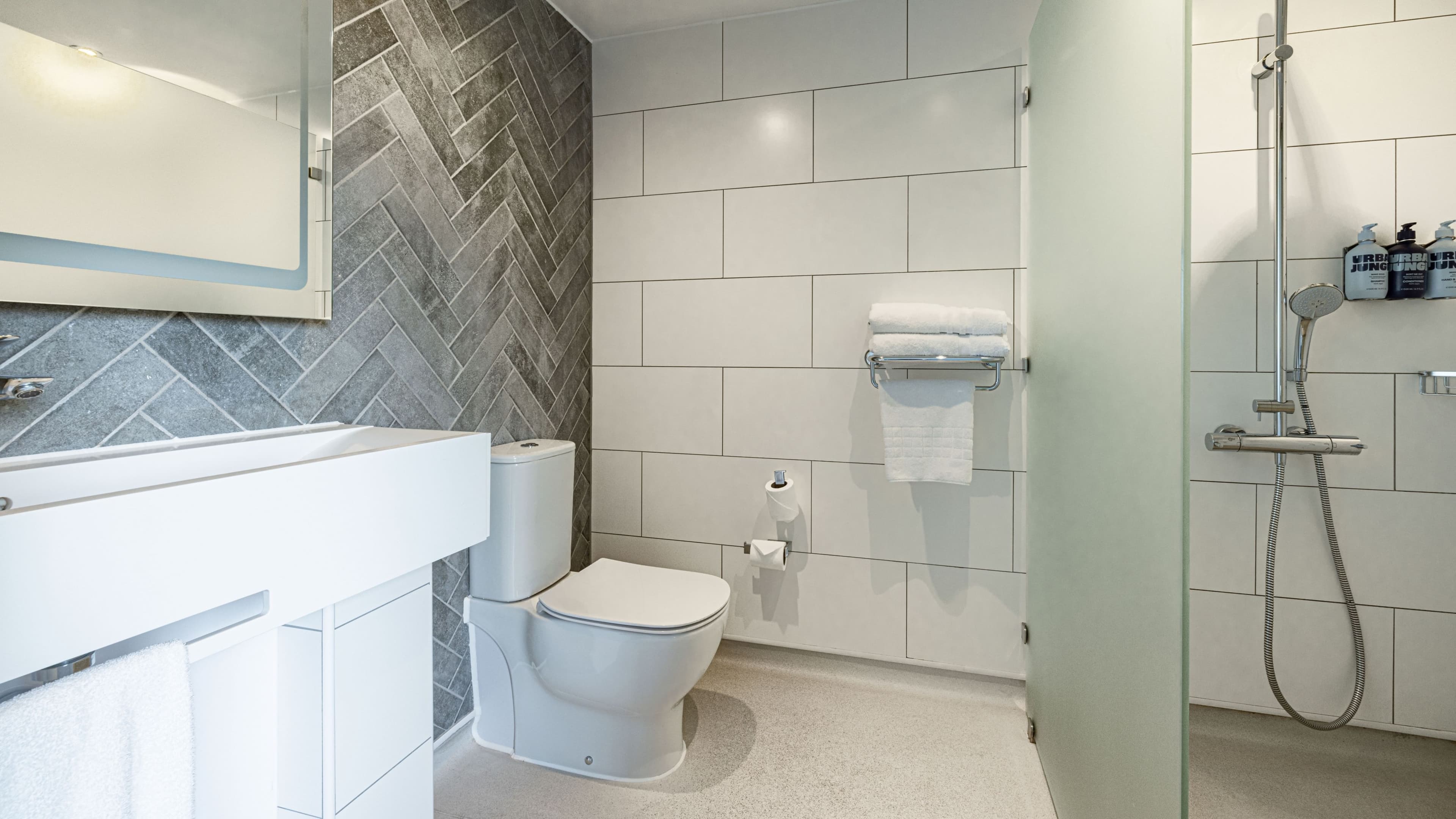 Windowless Double - Image 6