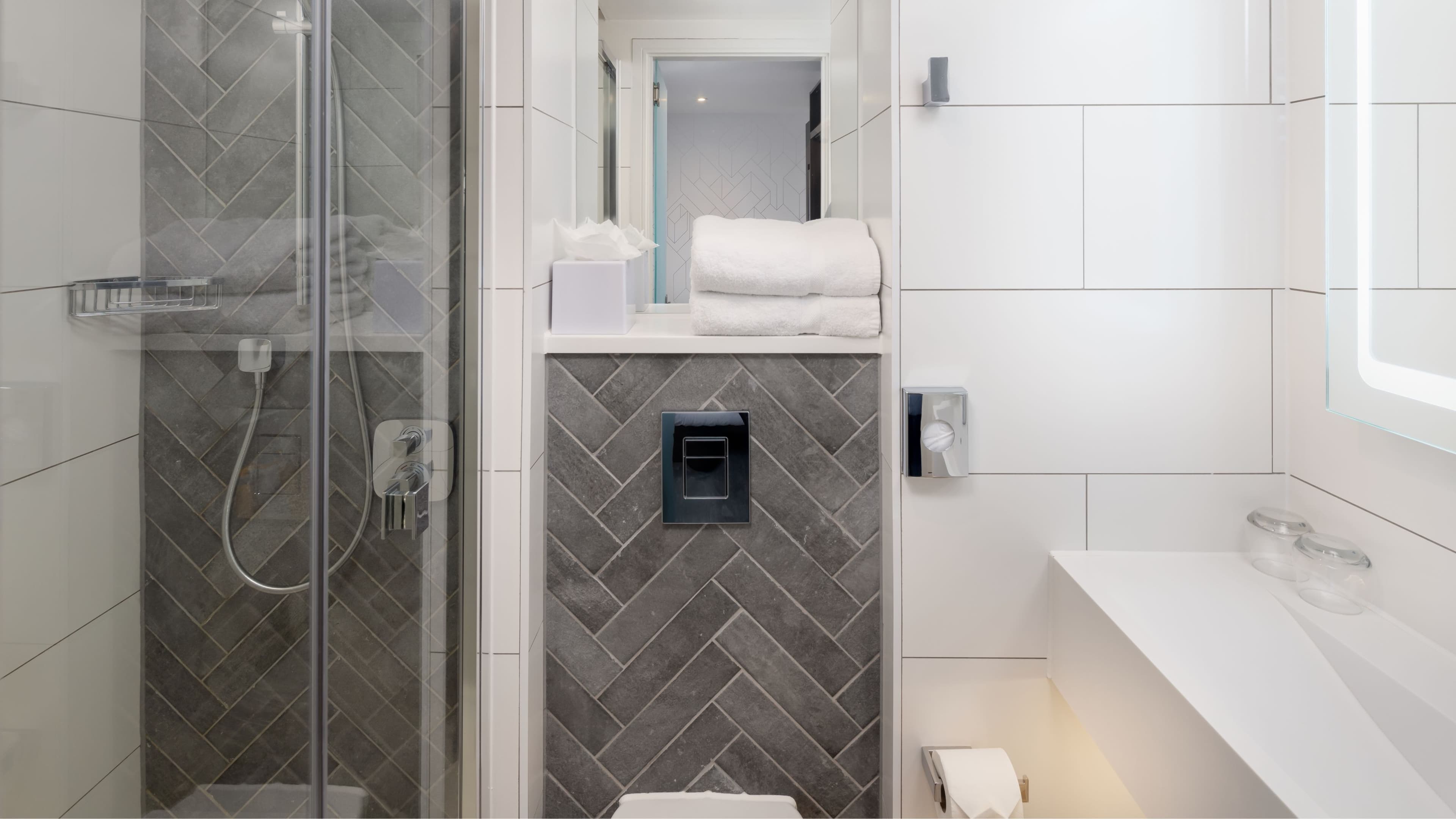 Windowless Double - Image 5