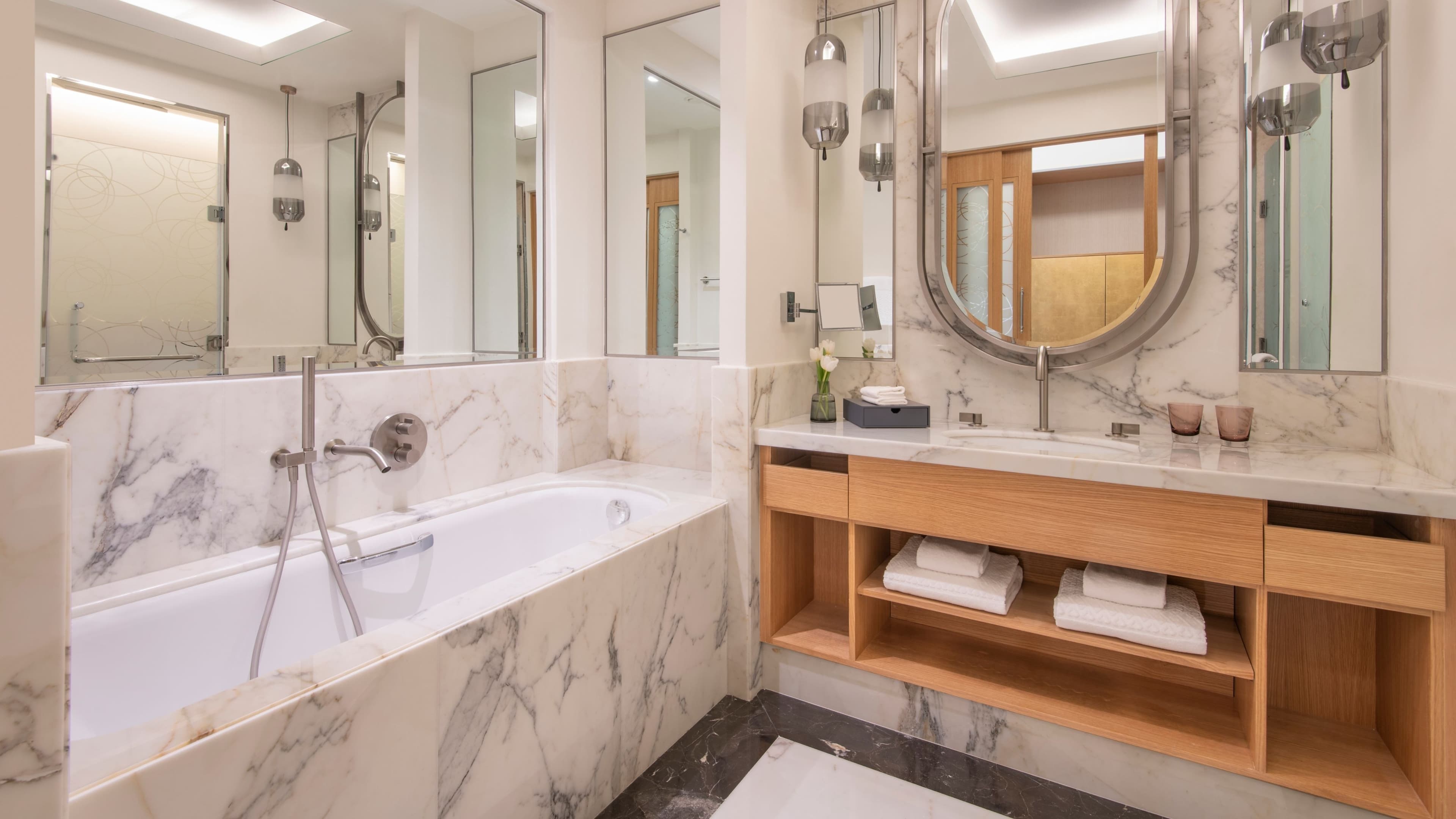 Grand Deluxe - Image 5