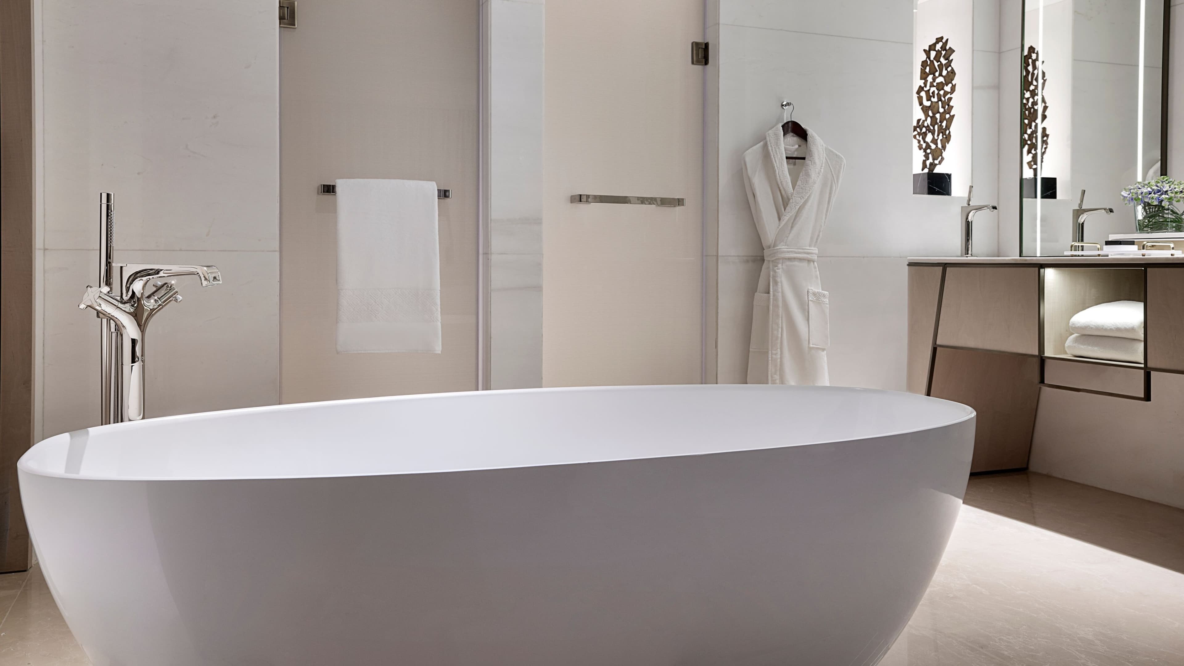 Deluxe Double Room - Image 3