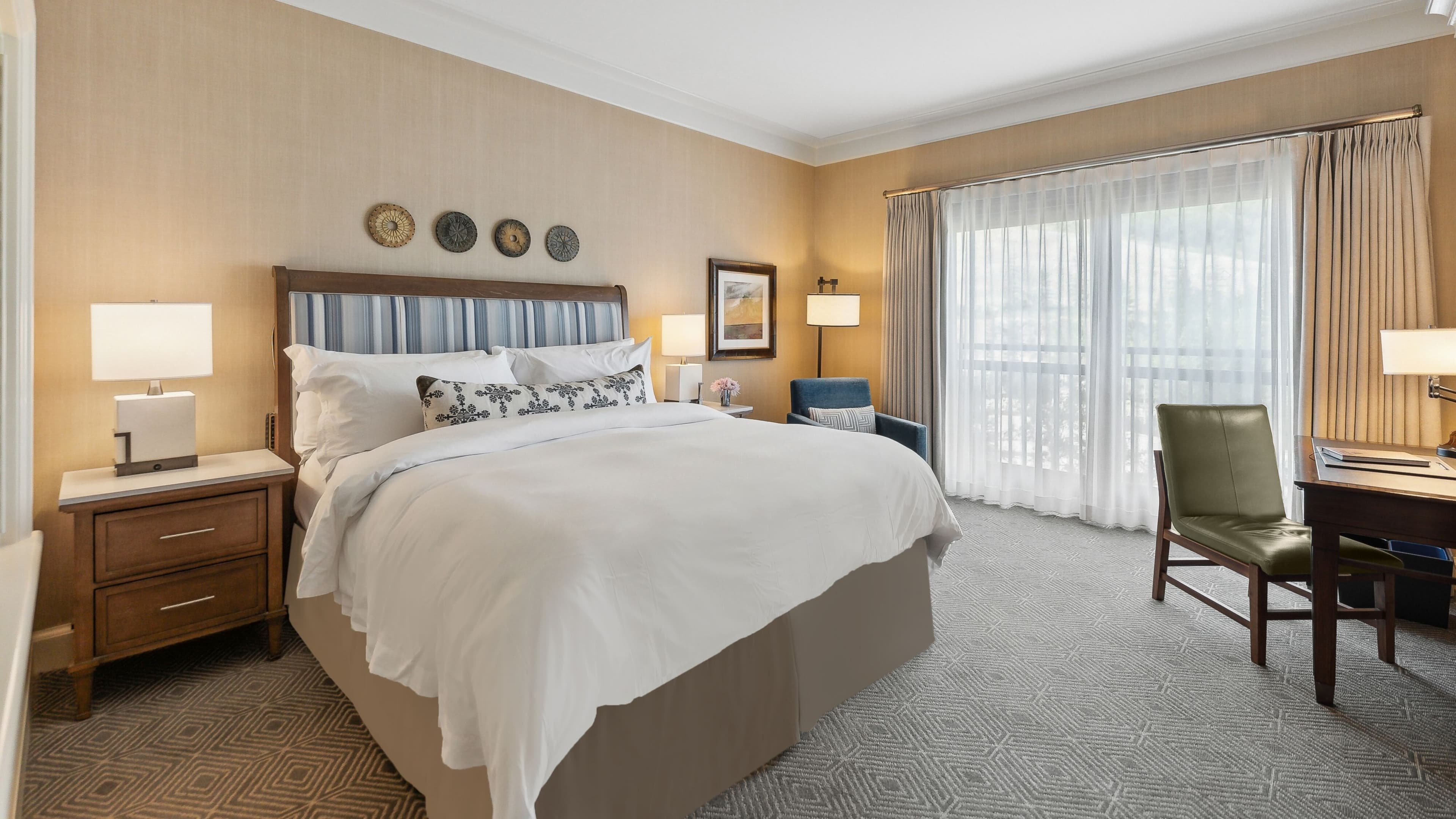 Valley View King Room - Image 1