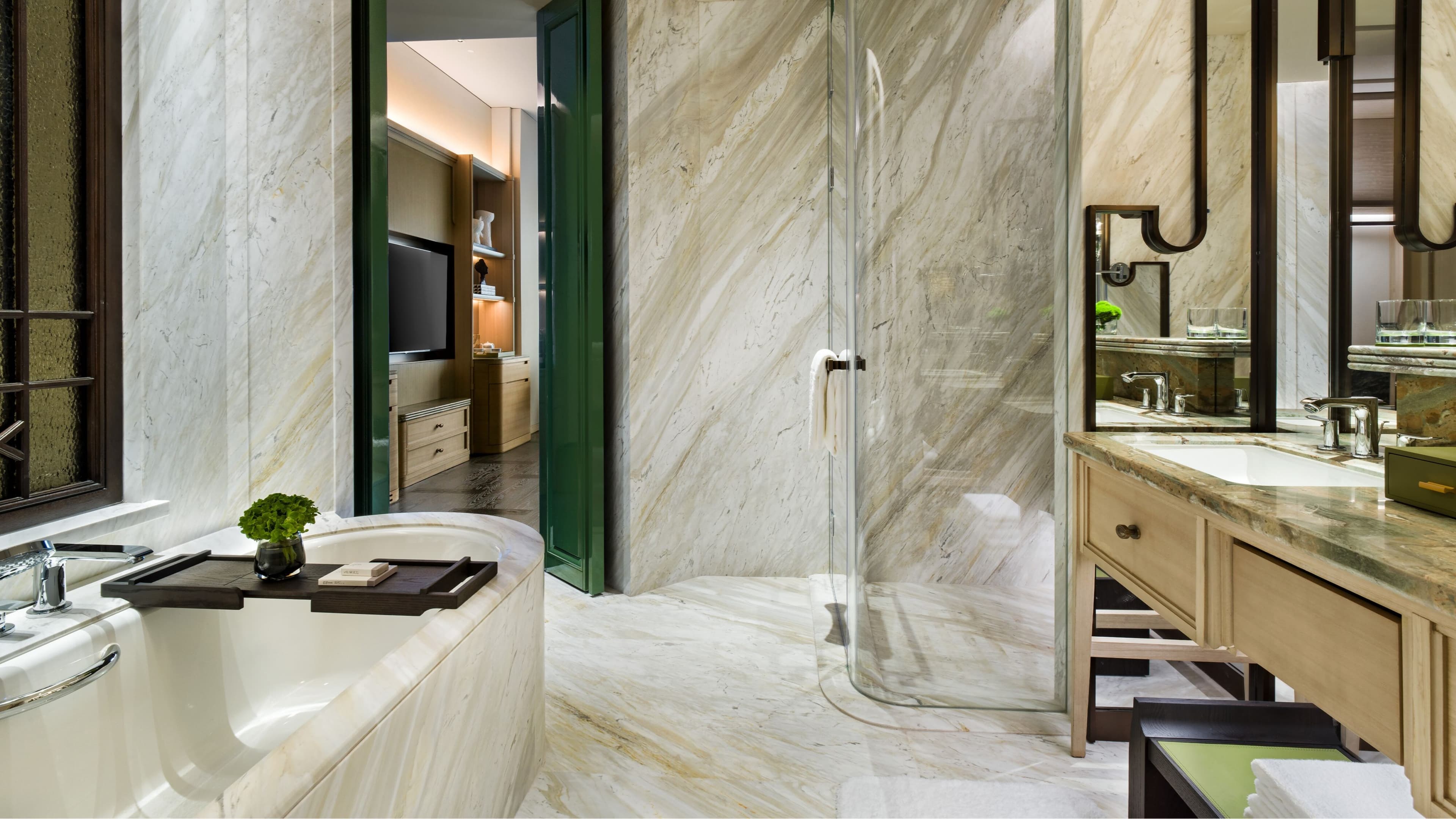 Deluxe City View - Image 4