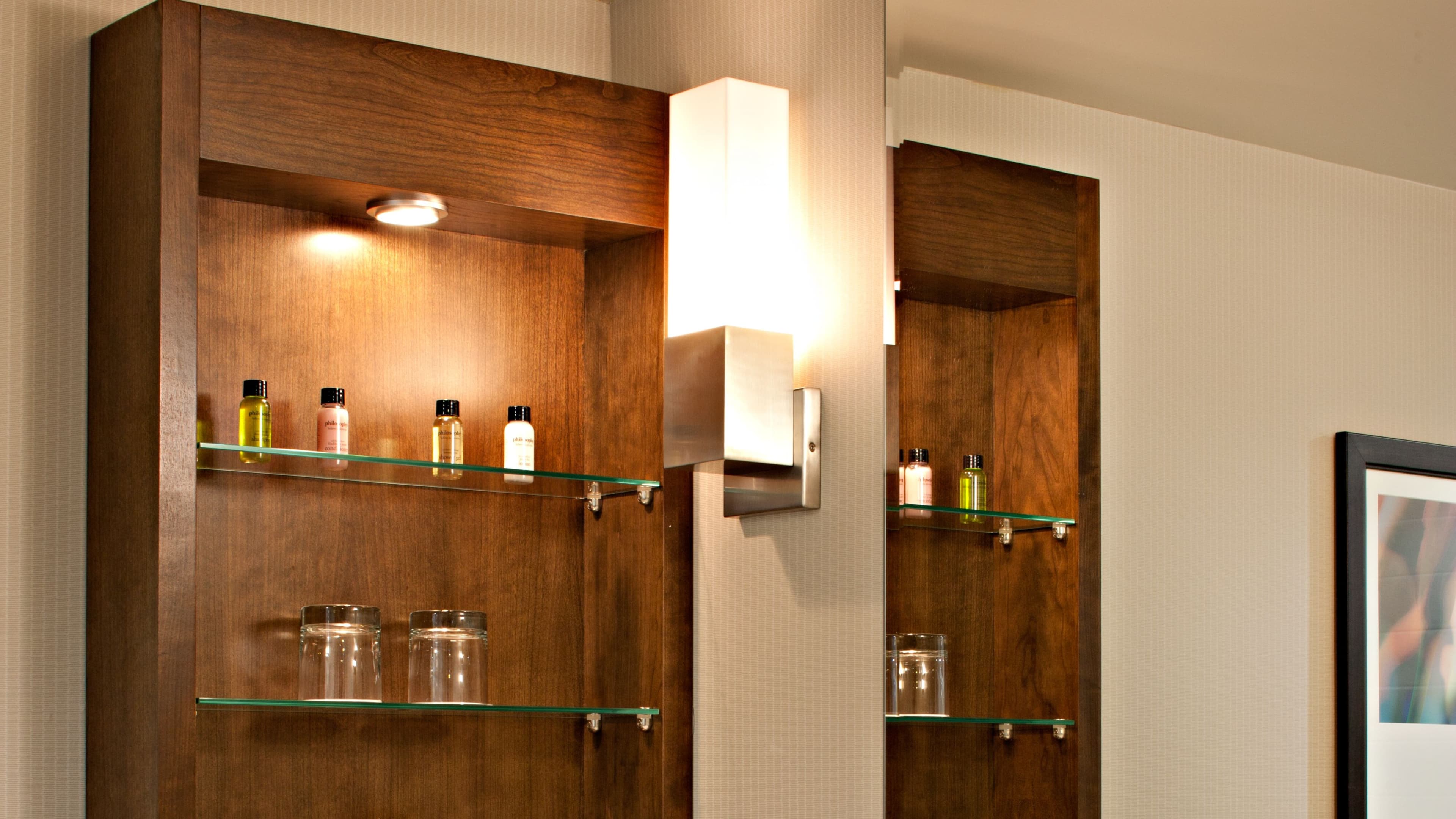 Deluxe Guest room - Image 9