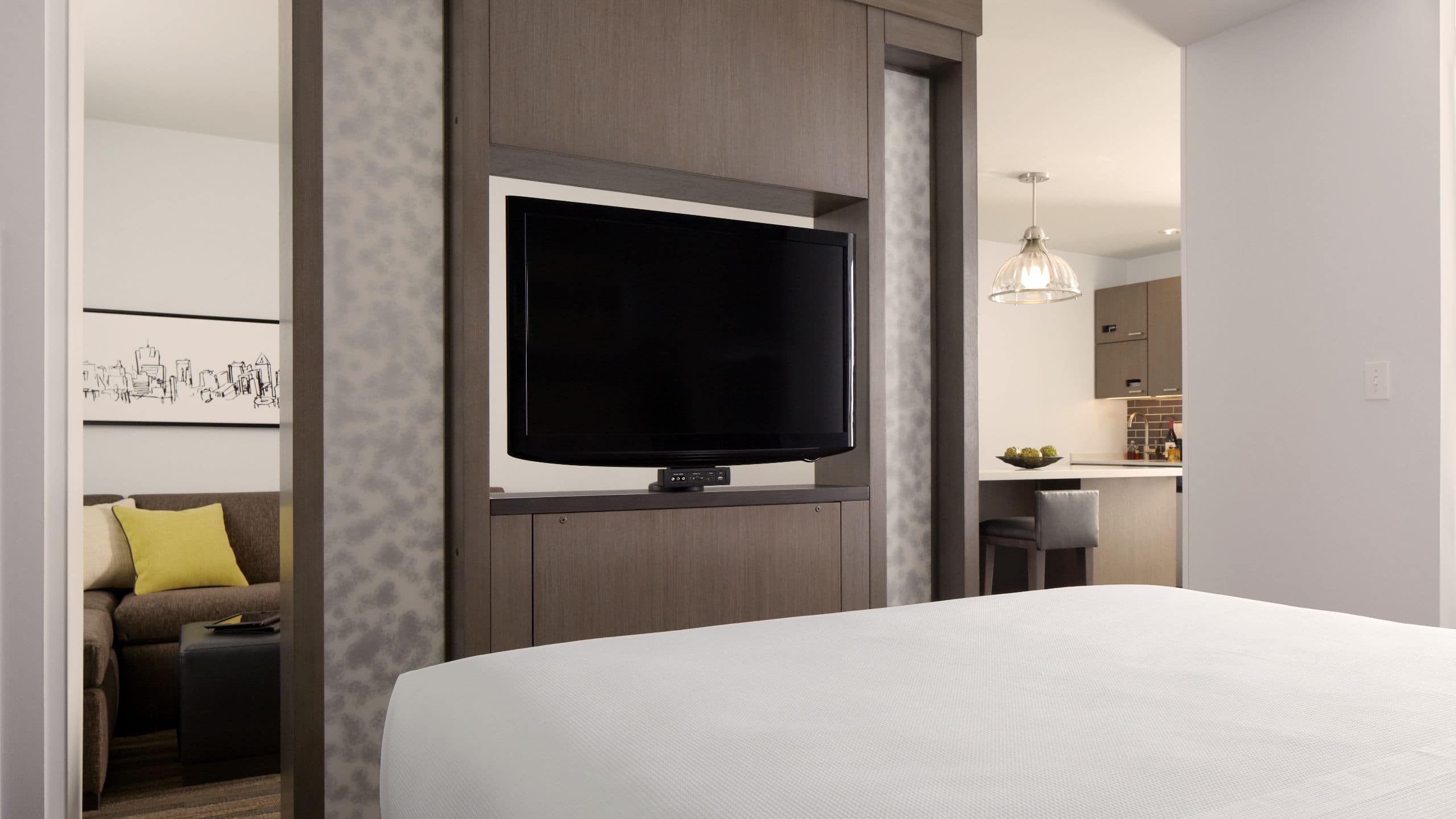 Den Guestroom | King Bed - Image 1