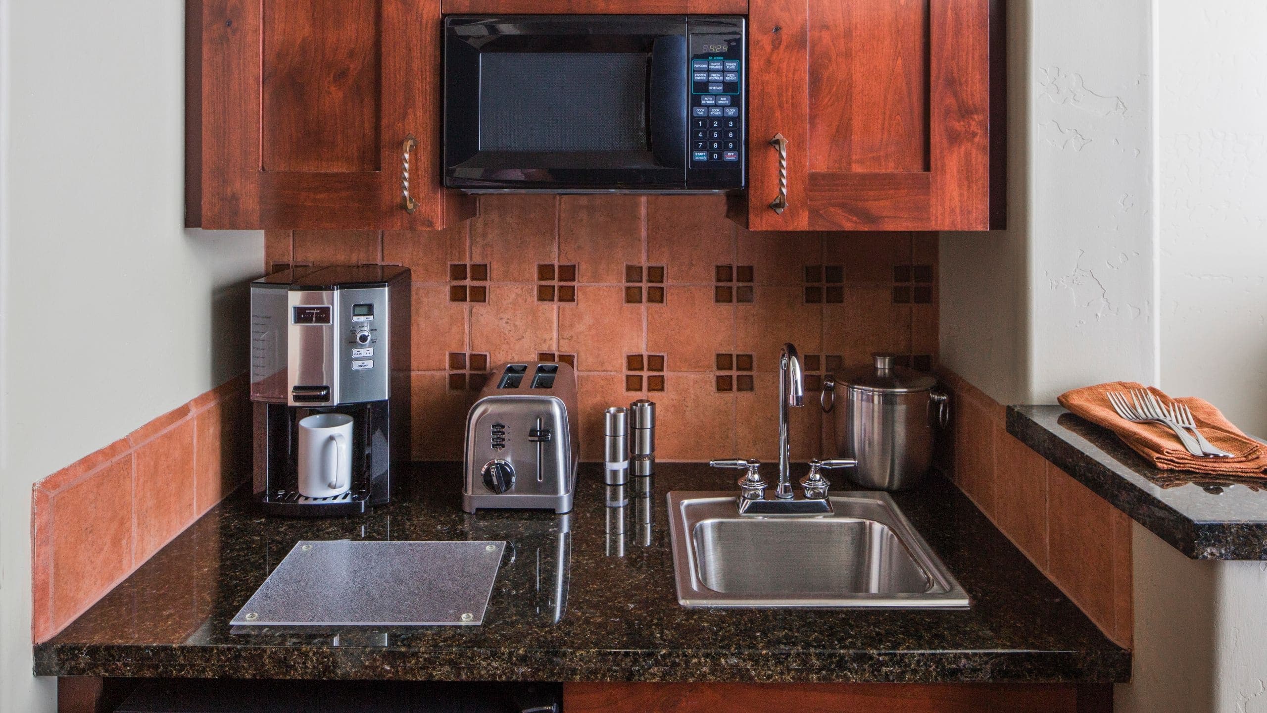 Studio, Connecting - Image 2