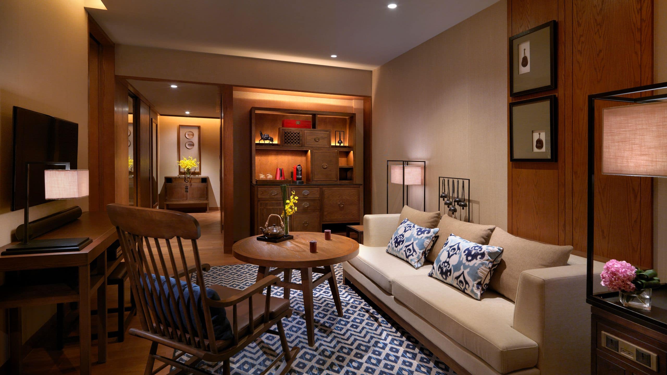 Deluxe Suite with 1 King Bed - Image 2