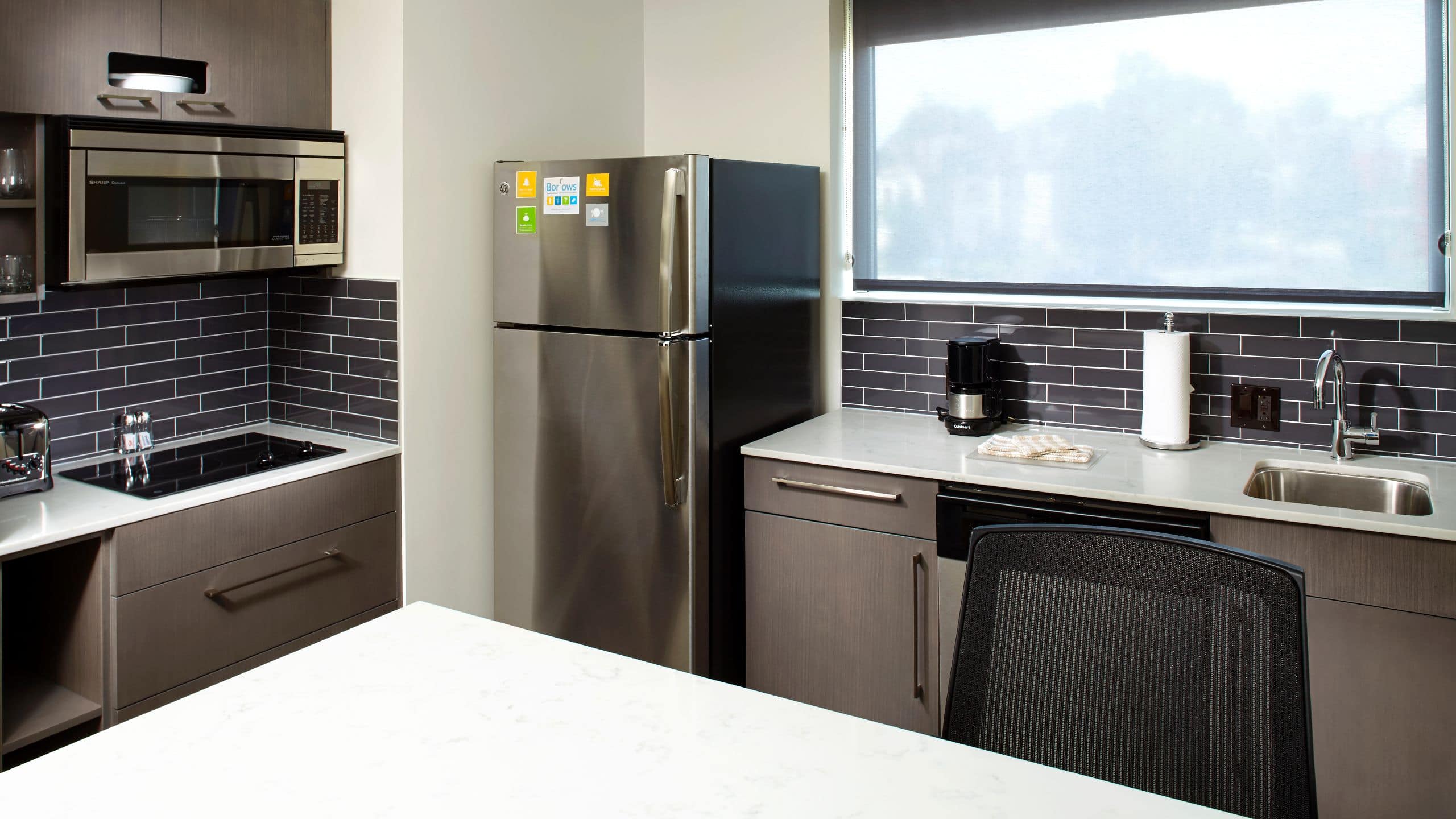 Two Queen Beds One-Bedroom Kitchen Suite (with Sofa Bed) - Image 2