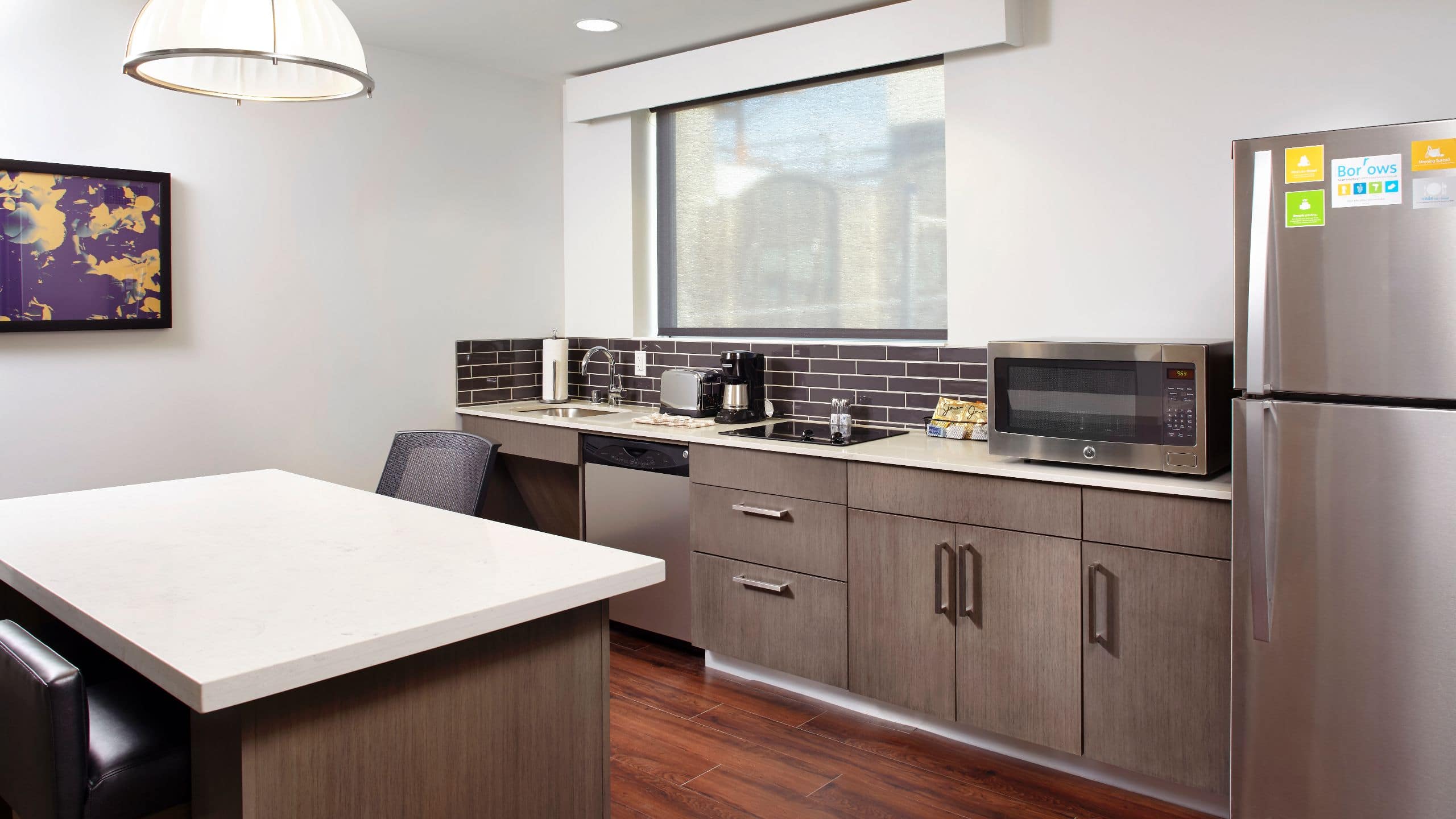 King Bed One-Bedroom Kitchen Suite (with sofa bed) - Image 1