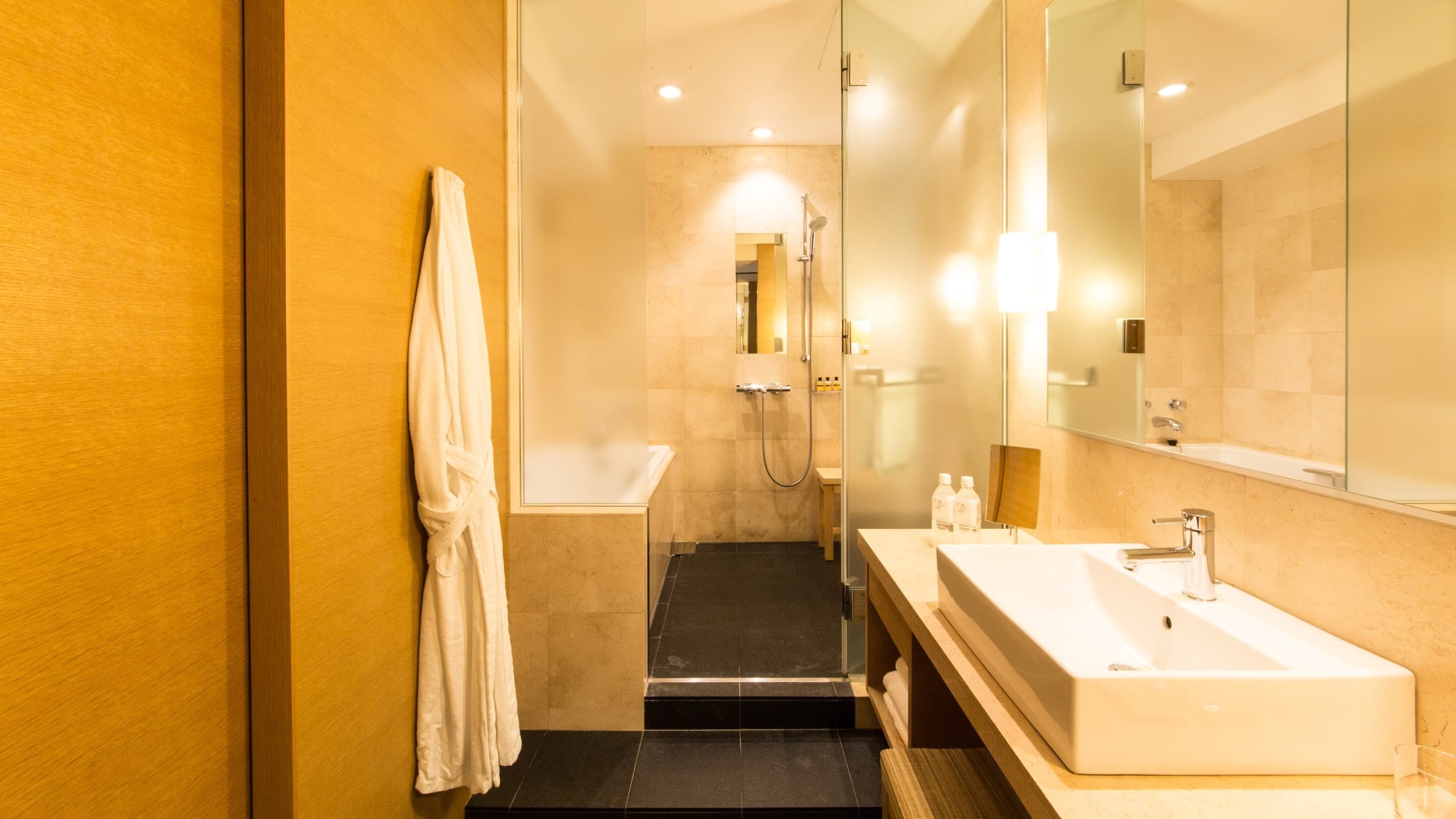 1 King Bed - Image 4