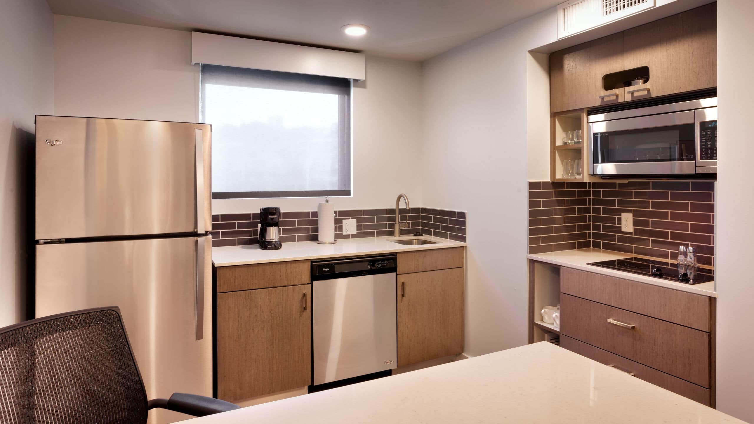 One Bedroom Kitchen Suite | King Bed (plus sofa bed) - Image 4