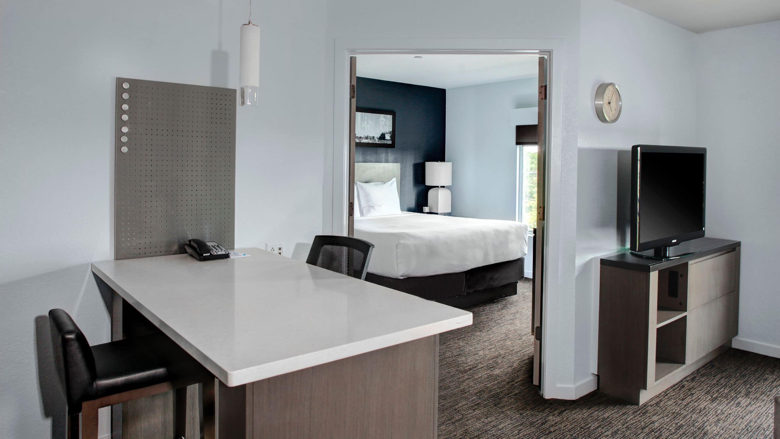 One Bedroom King Suite - Image 1