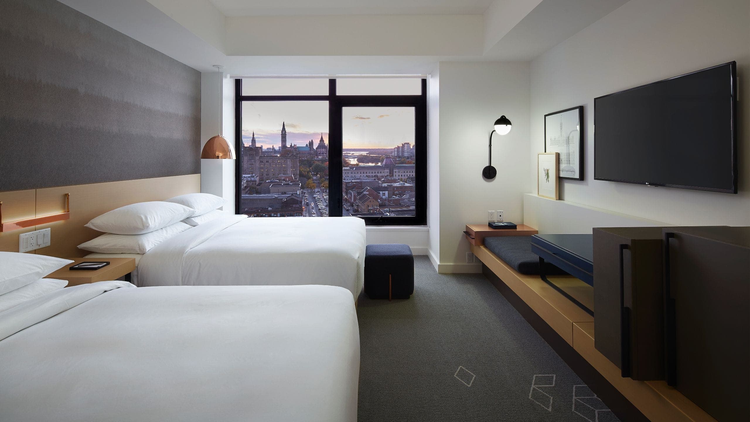 2 Queen Beds with ADA Shower - Image 1