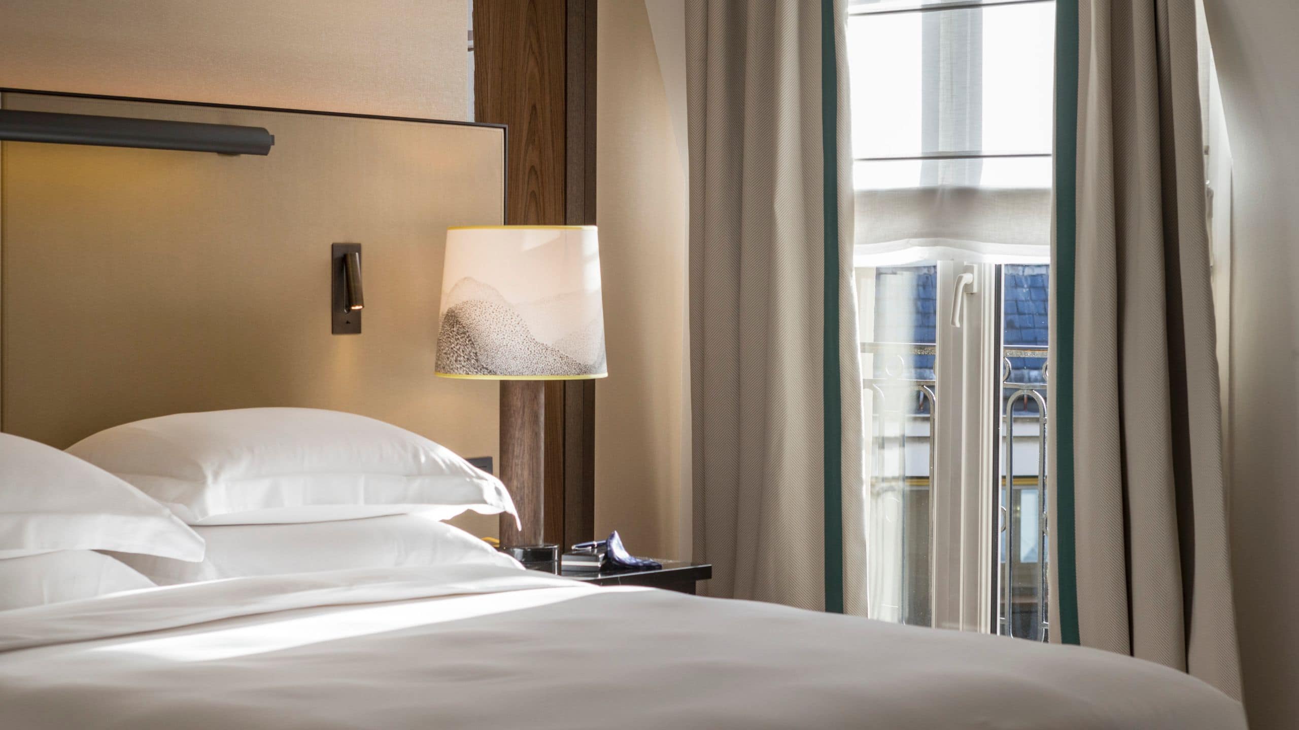 1 Queen Bed - Image 3