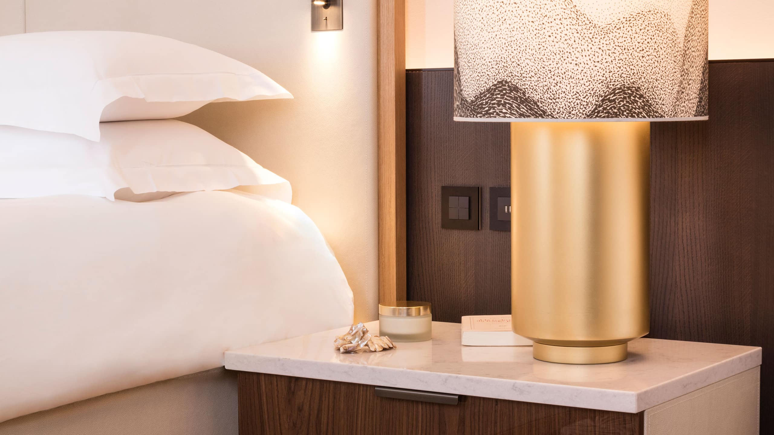 1 Queen Bed - Image 5