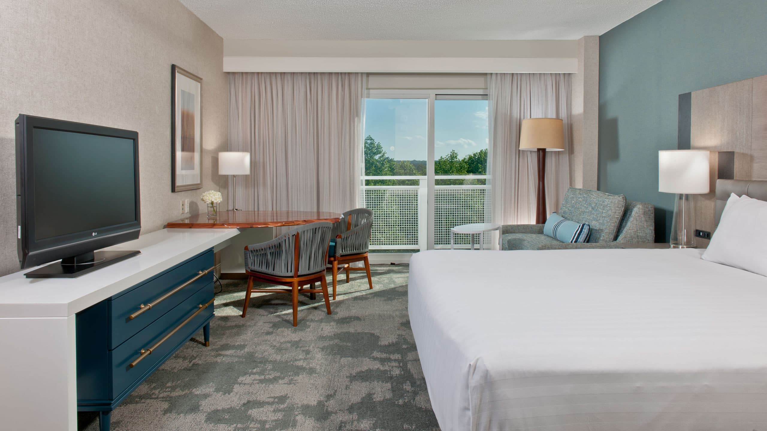 Accessible King Tub - Image 1