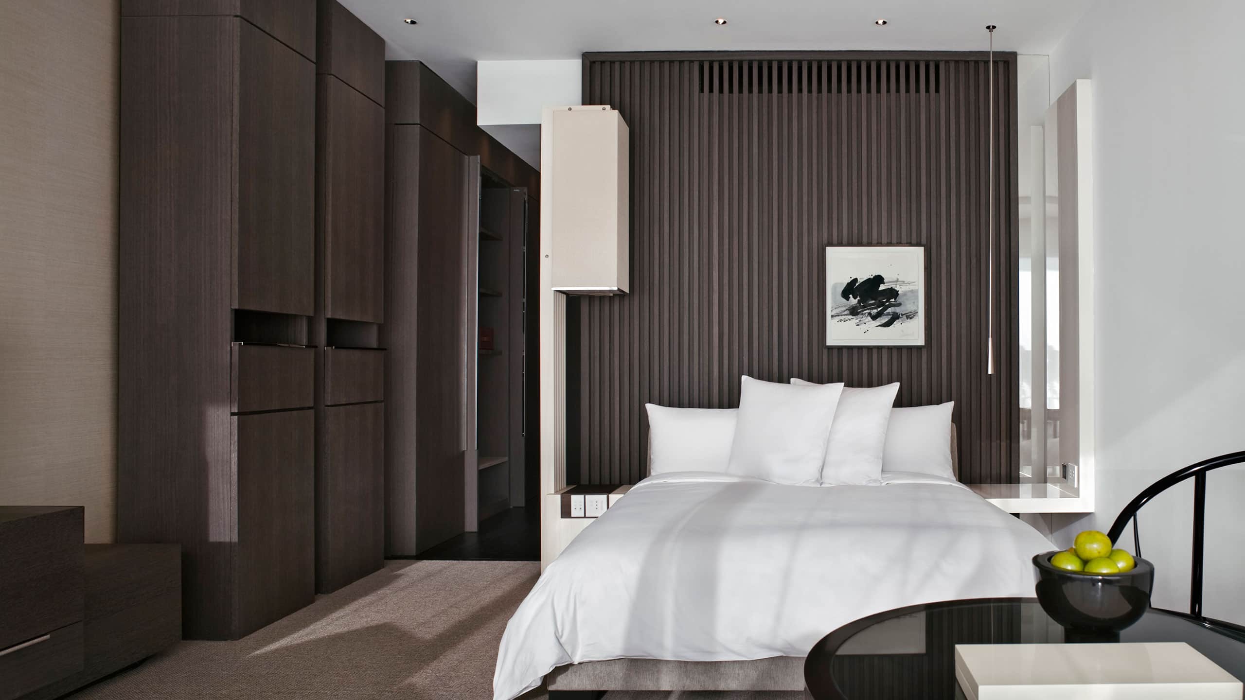 1 King Bed with City View - Image 1