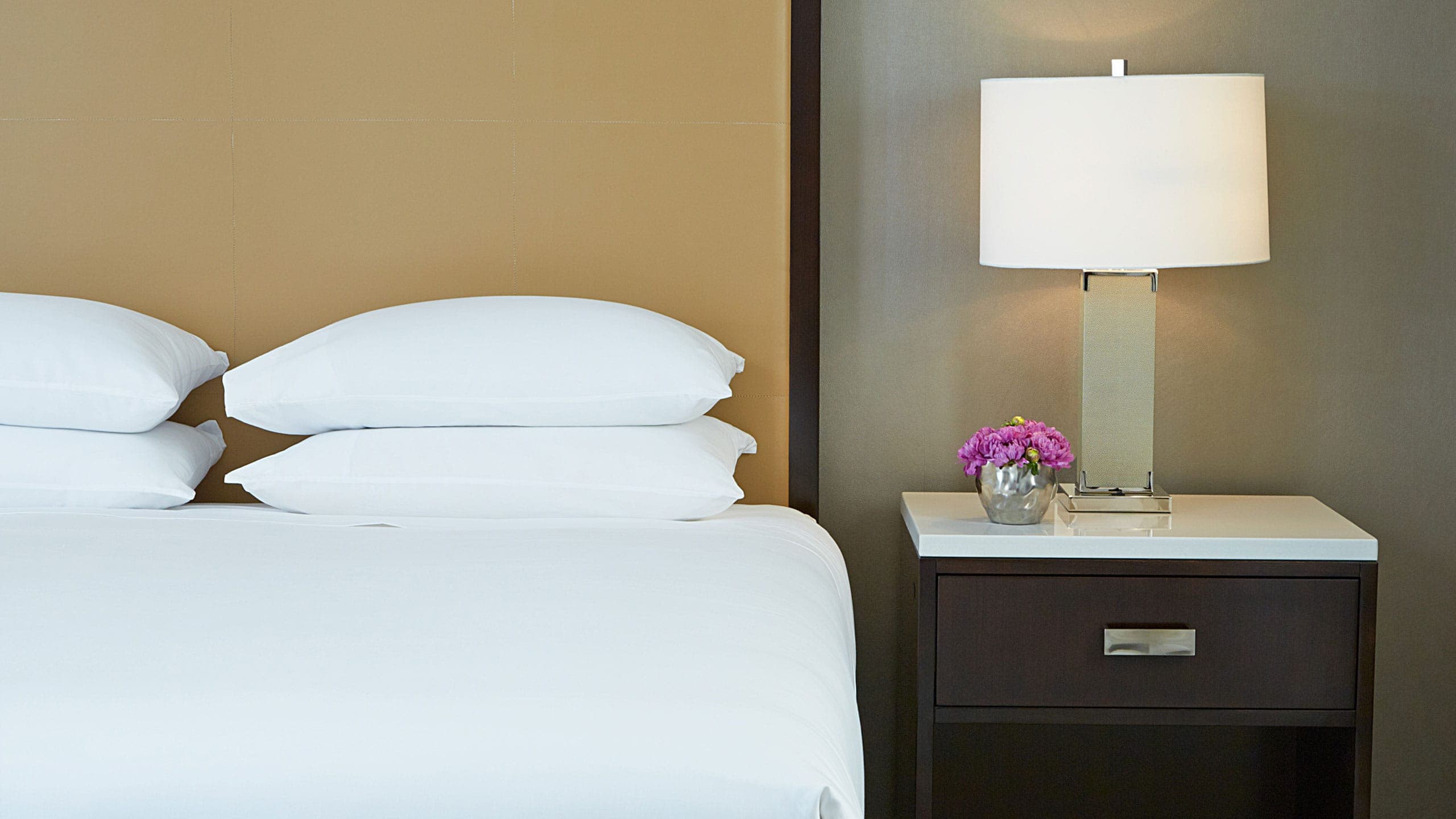 Deluxe Suite - Image 3