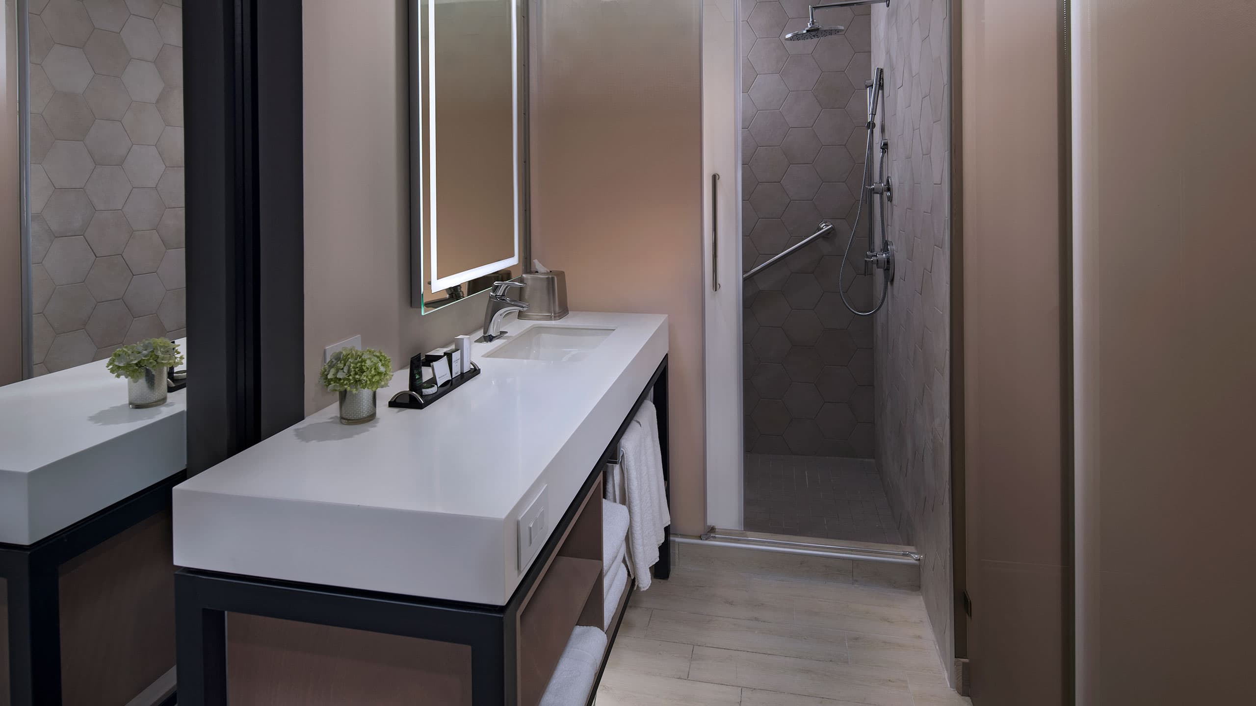 1 King Bed - Image 2