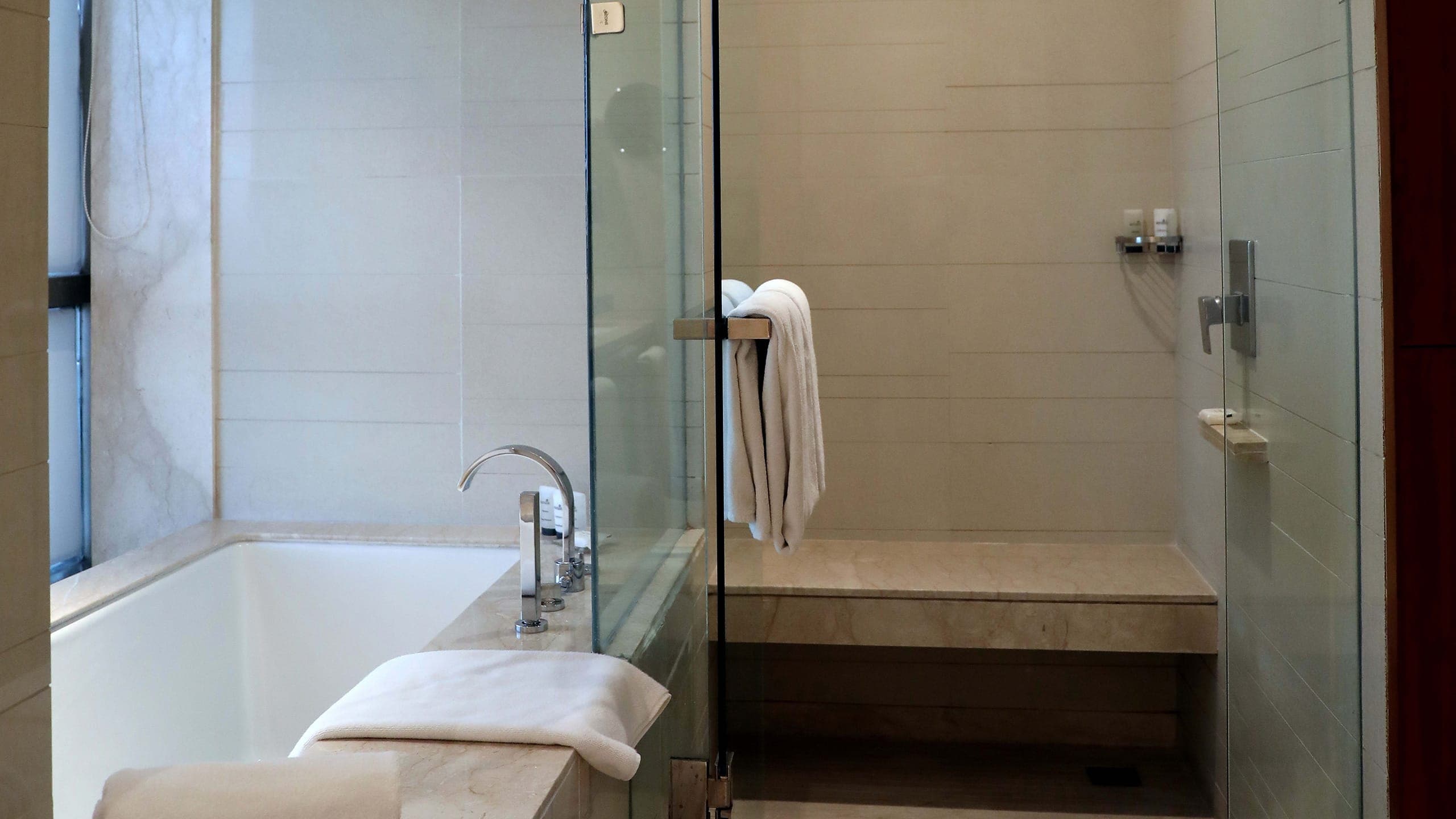 Regency Suite with 1 King Bed - Image 2