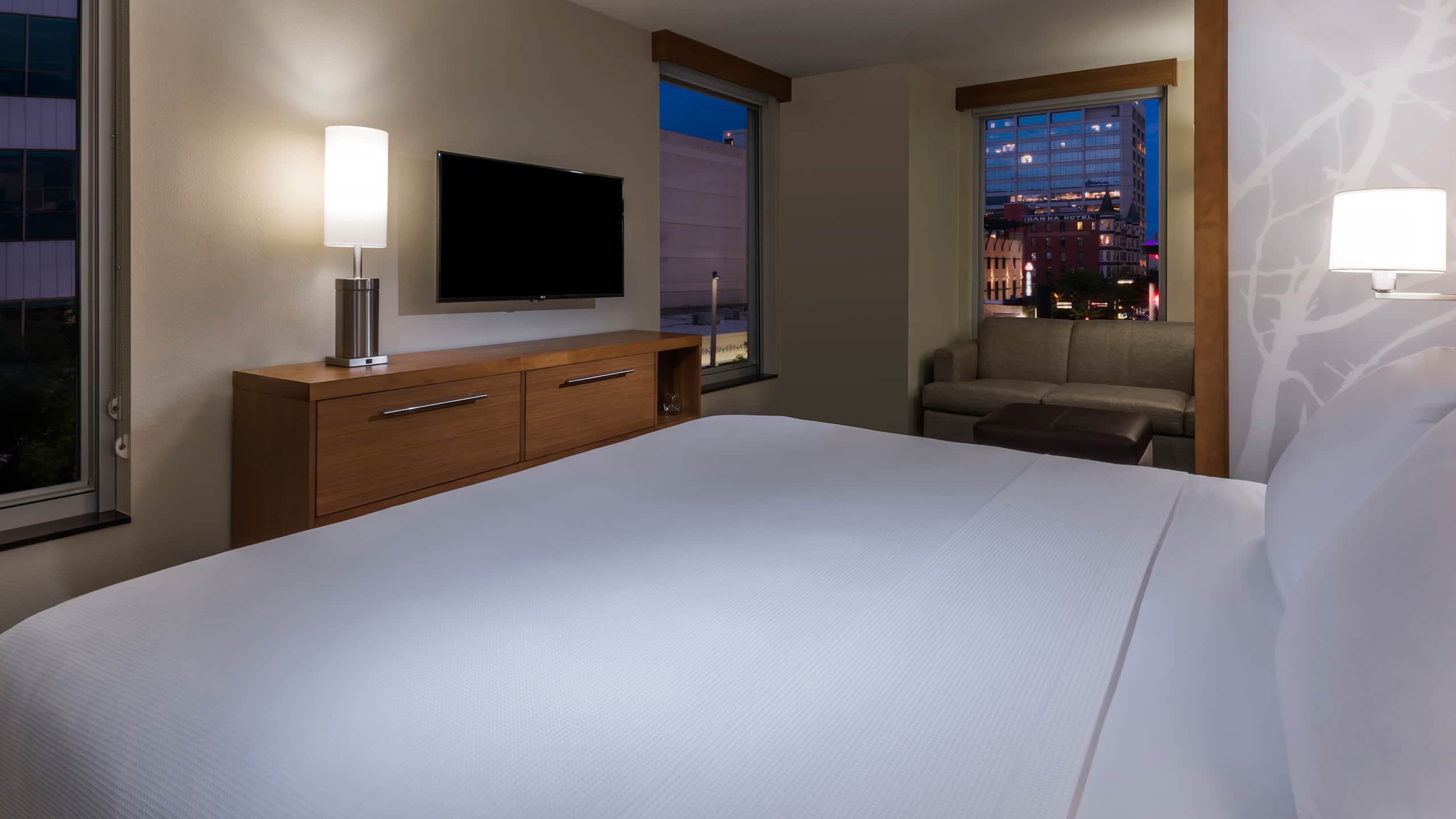 Standard King - Image 3