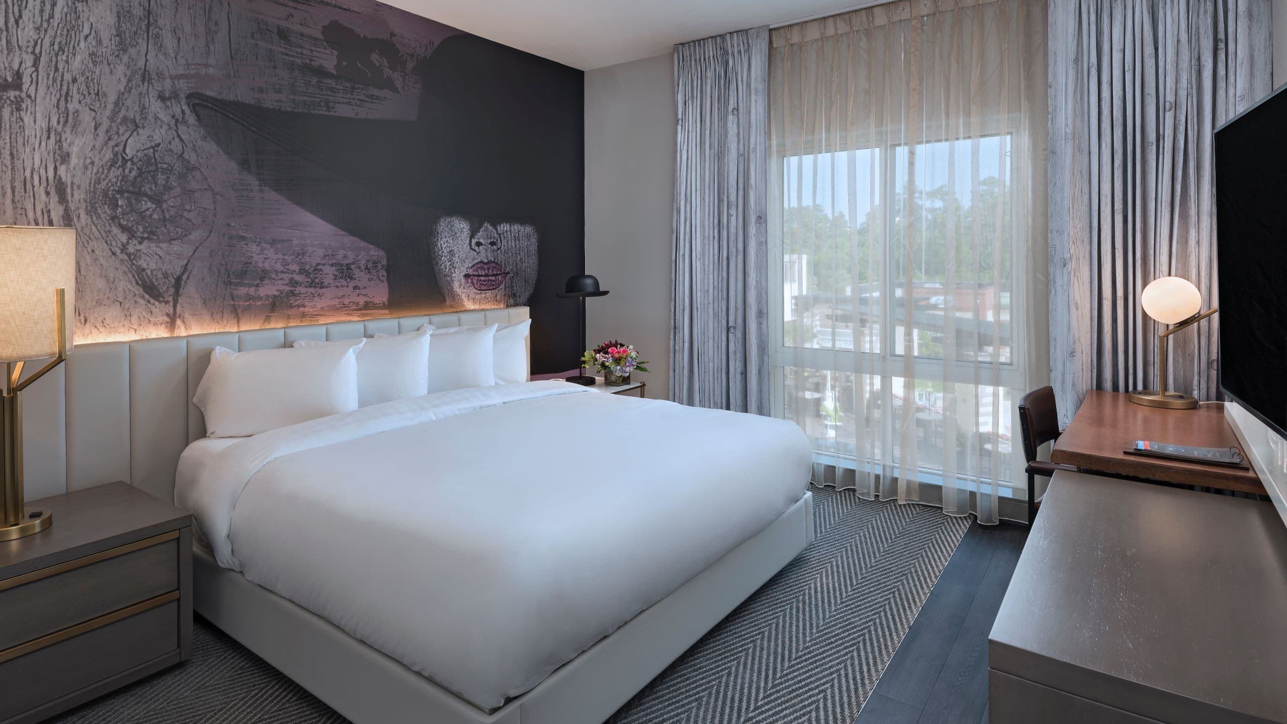 1 King Bed - Image 1