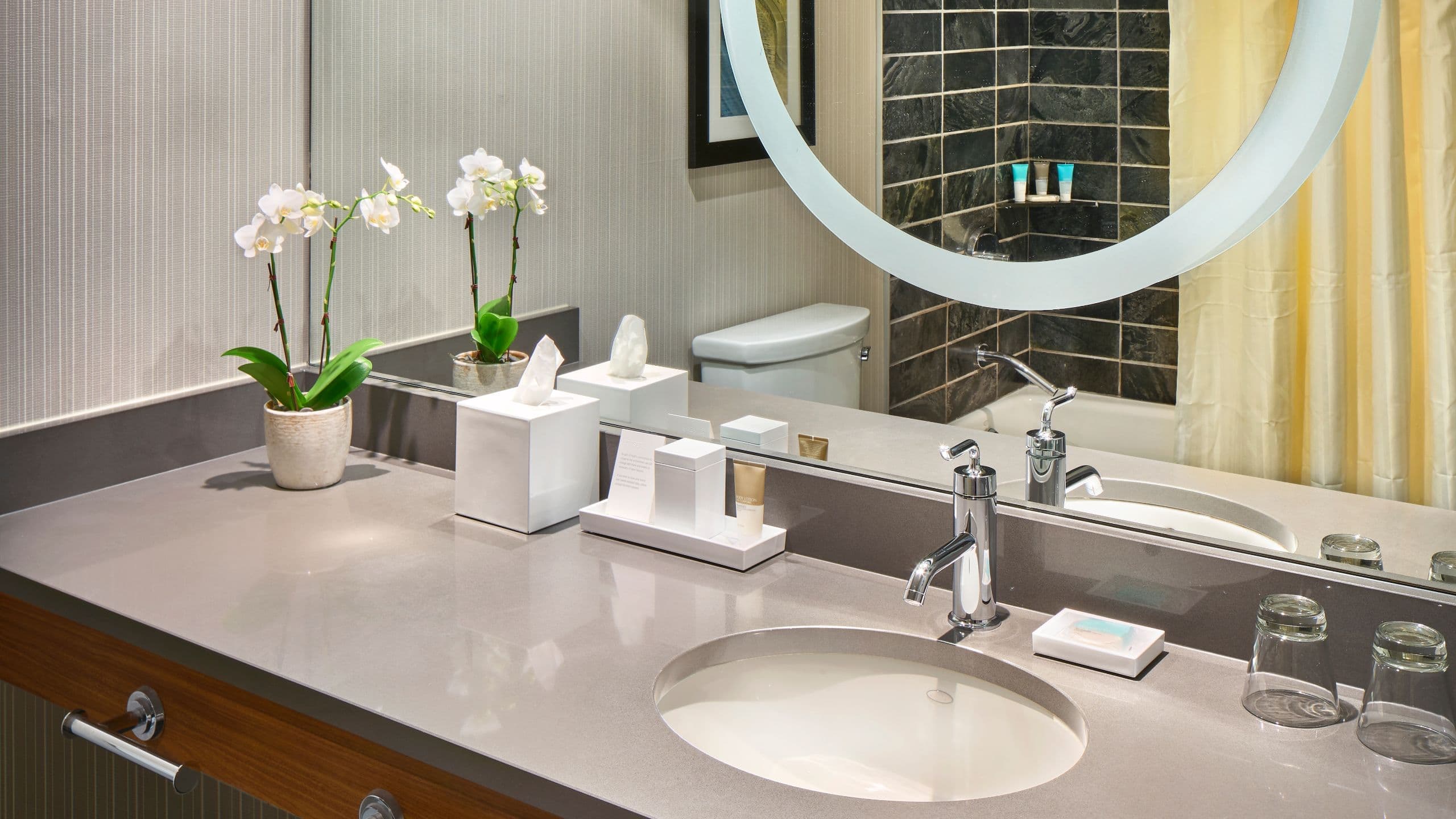 2 Double Beds - Image 2