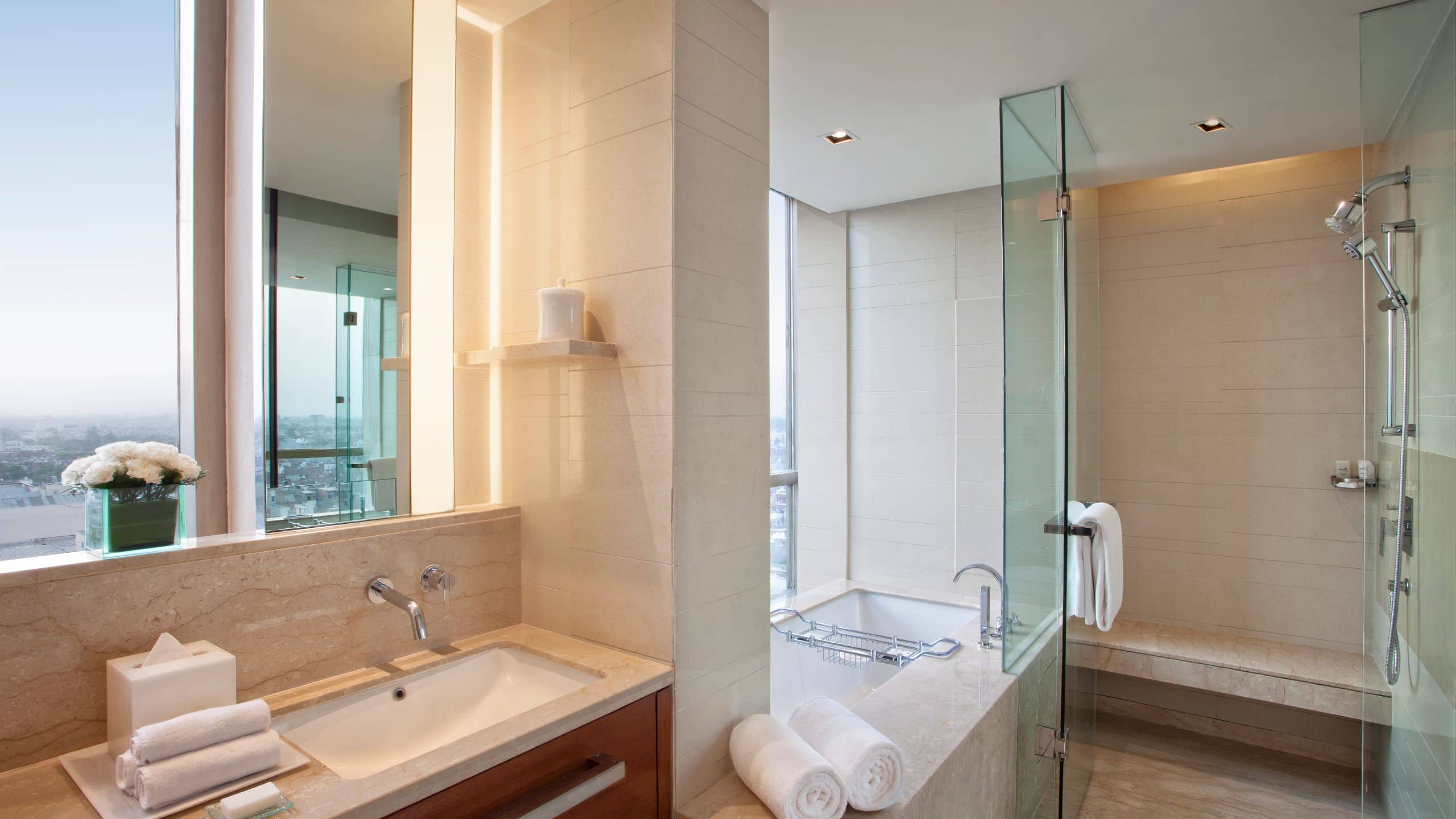 Regency Suite with 1 King Bed - Image 3