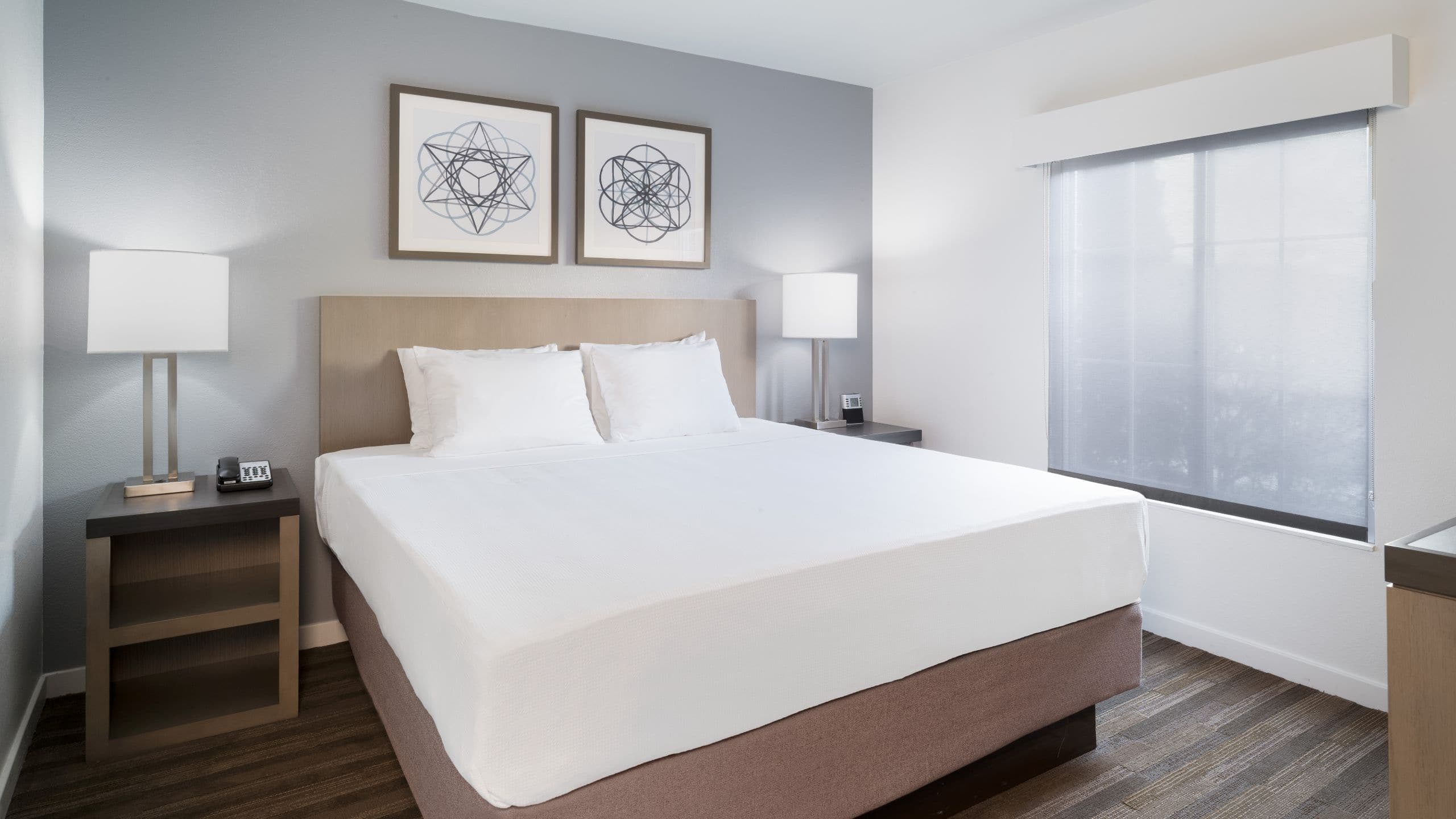 One Bedroom King Suite plus sofa bed - Image 1