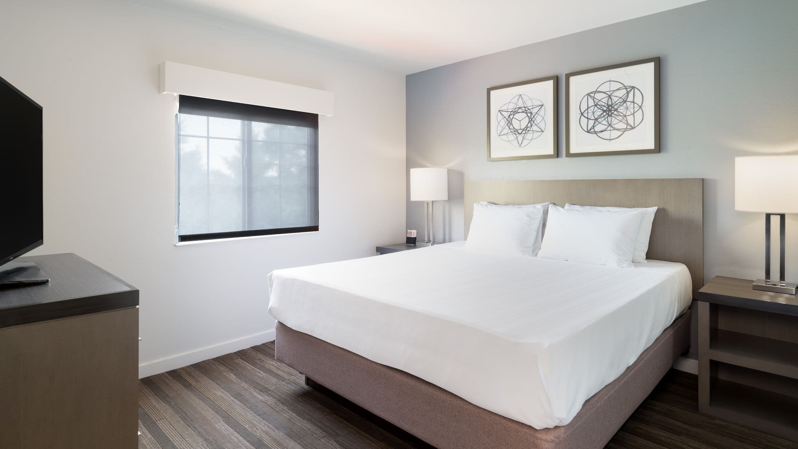 One Bedroom King Suite plus sofa bed - Image 3