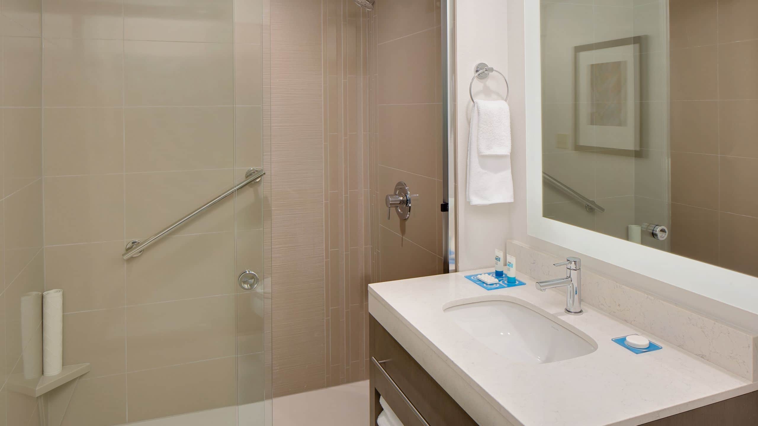 One Bedroom Kitchen Suite | Two Queen Beds (plus sofa bed) - Image 4