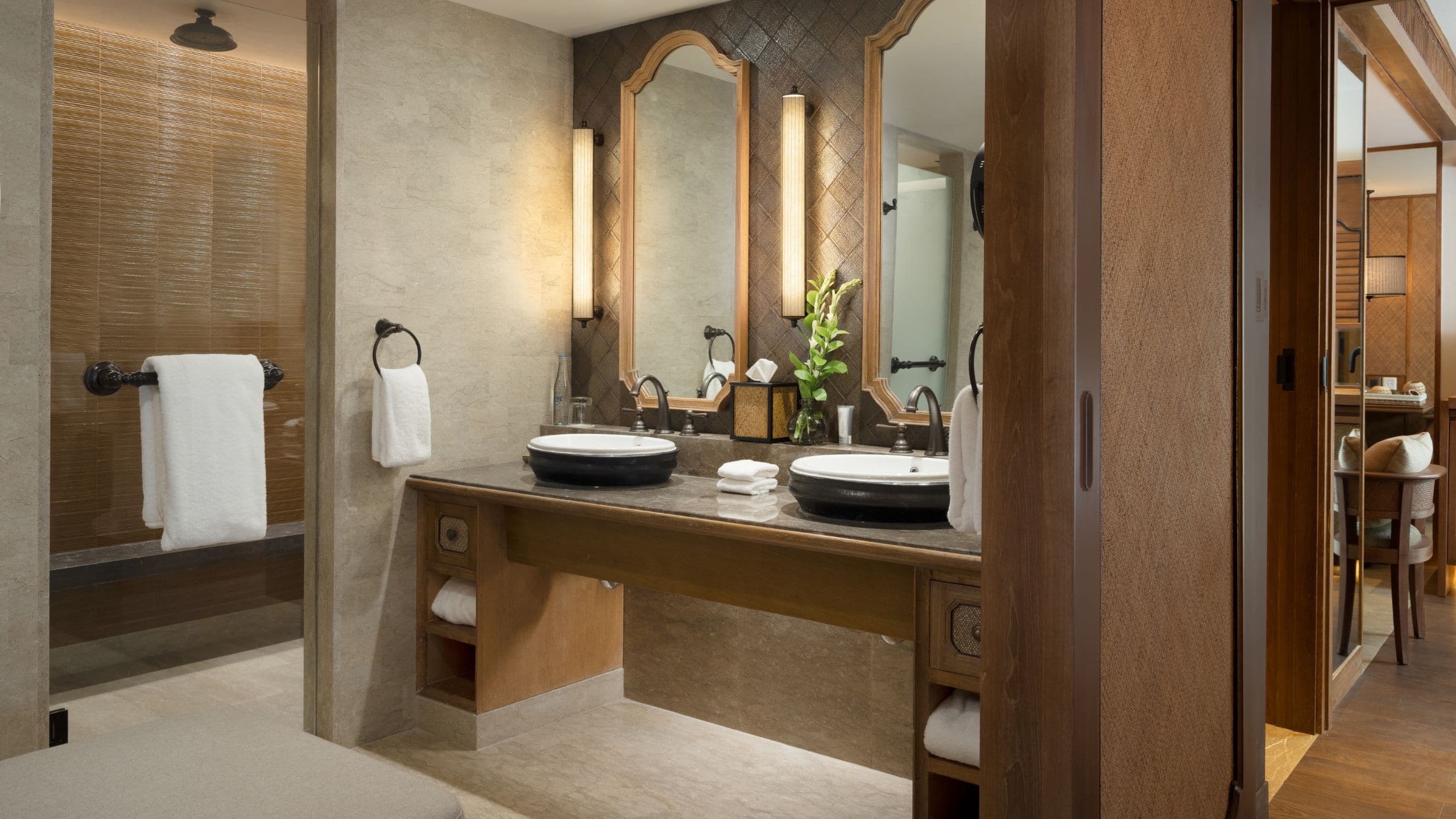 Family Suite with 1 King Bed - Image 2